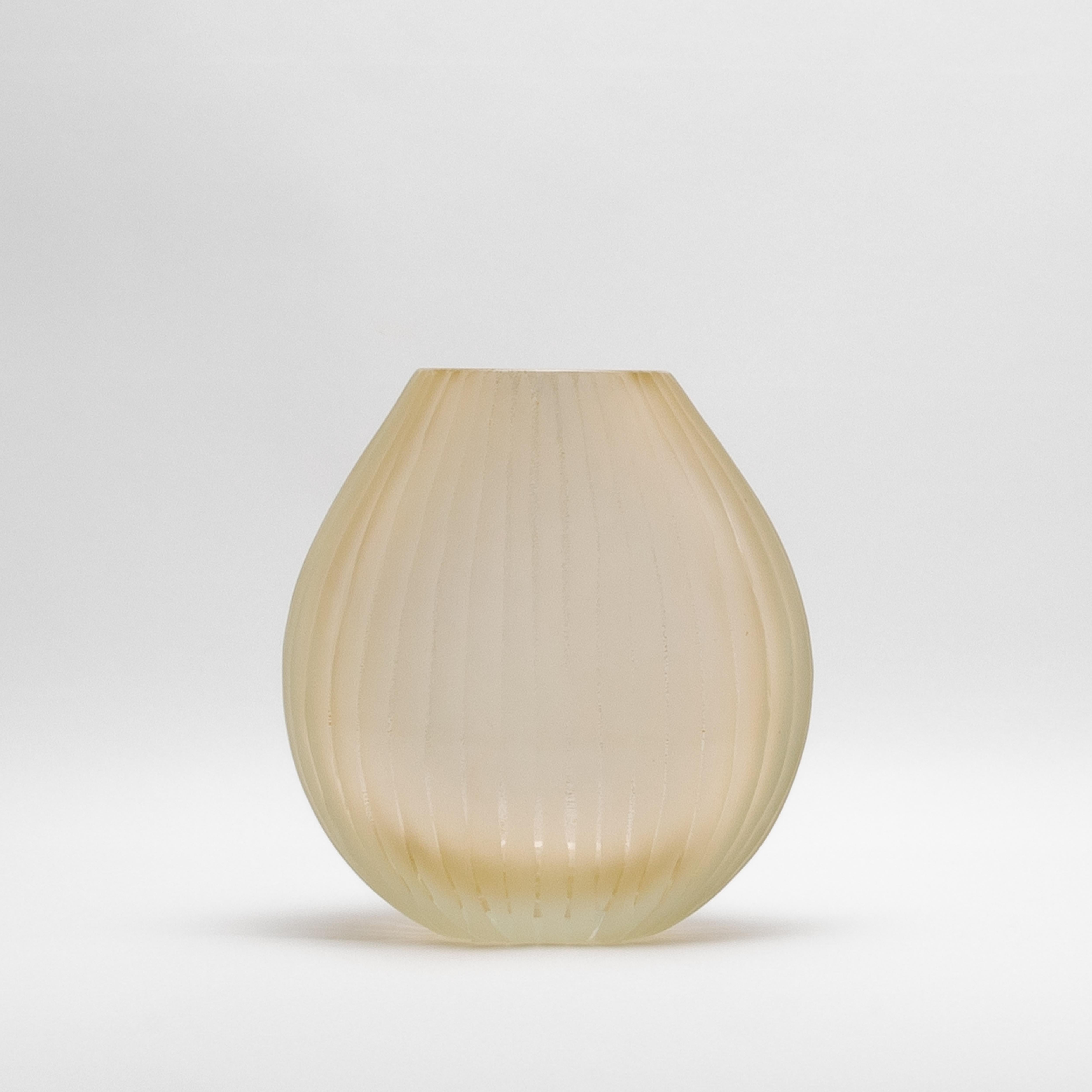 Italiano Vaso supremo di Murano soffiato a mano, trasparente e con riflessi d'oro a 24 carati, grande in vendita