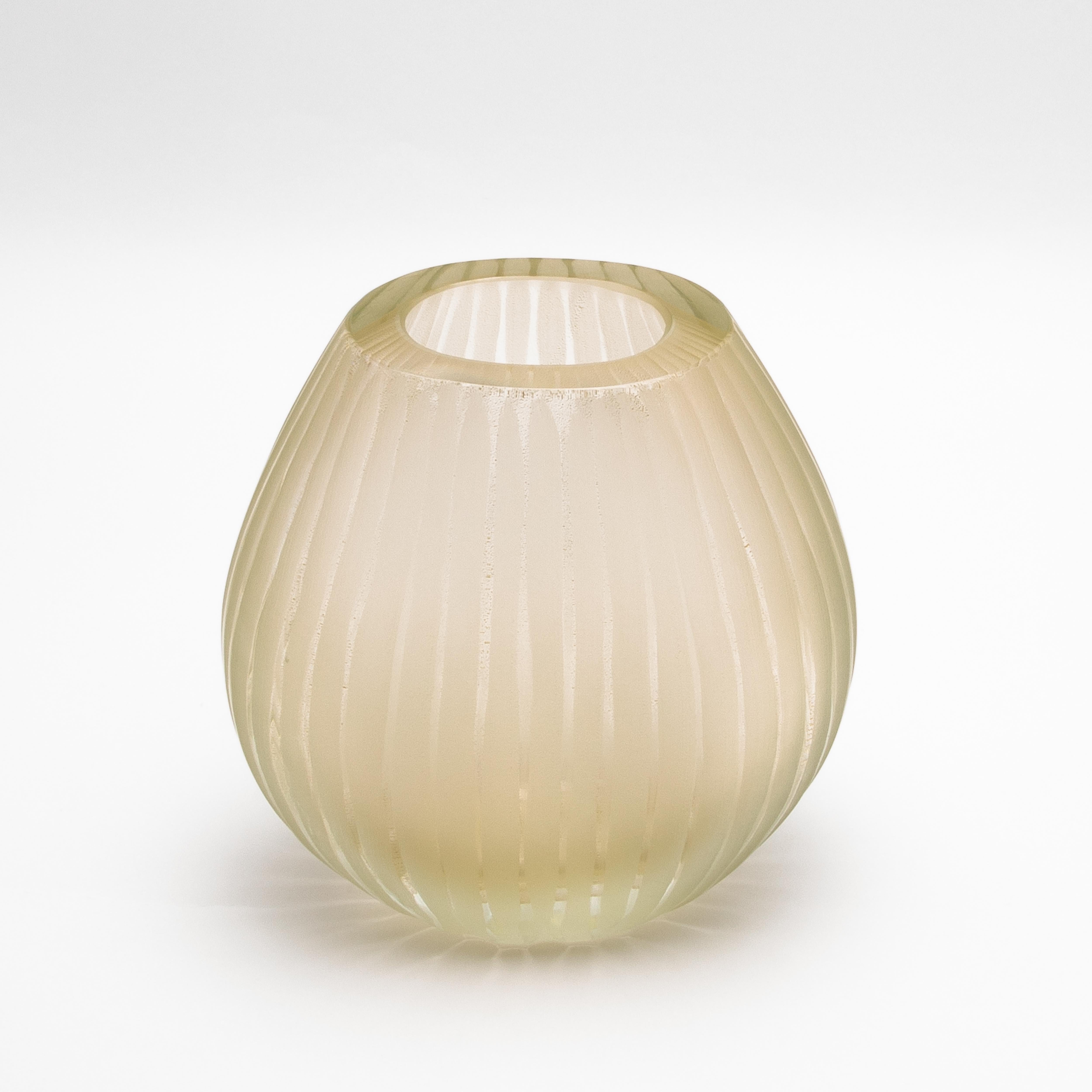 Vase Suprême en Murano soufflé à la main, transparent avec mouchetures d'or 24 carats Medium Neuf - En vente à West Hollywood, CA