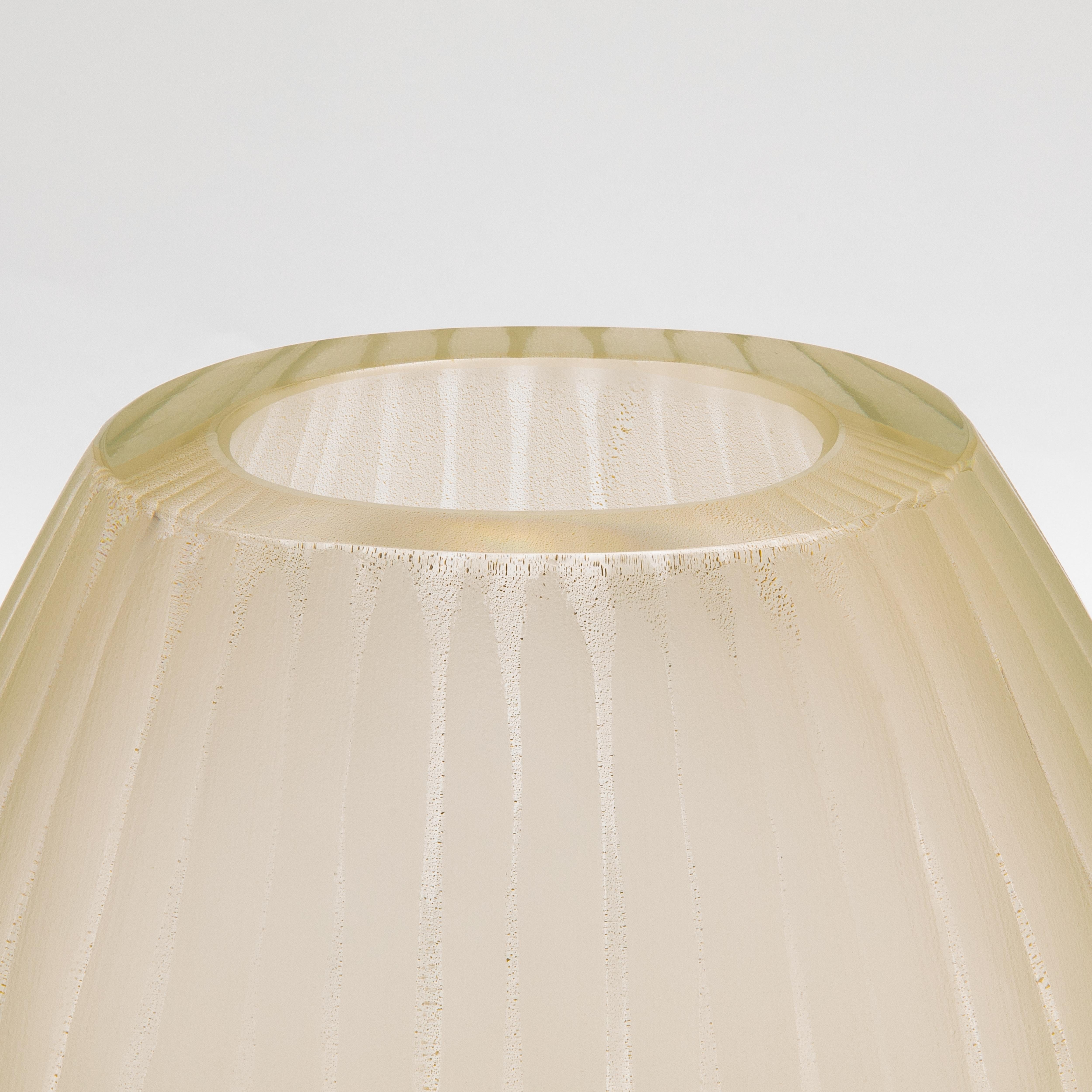 XXIe siècle et contemporain Vase Suprême en Murano soufflé à la main, transparent avec mouchetures d'or 24 carats Medium en vente