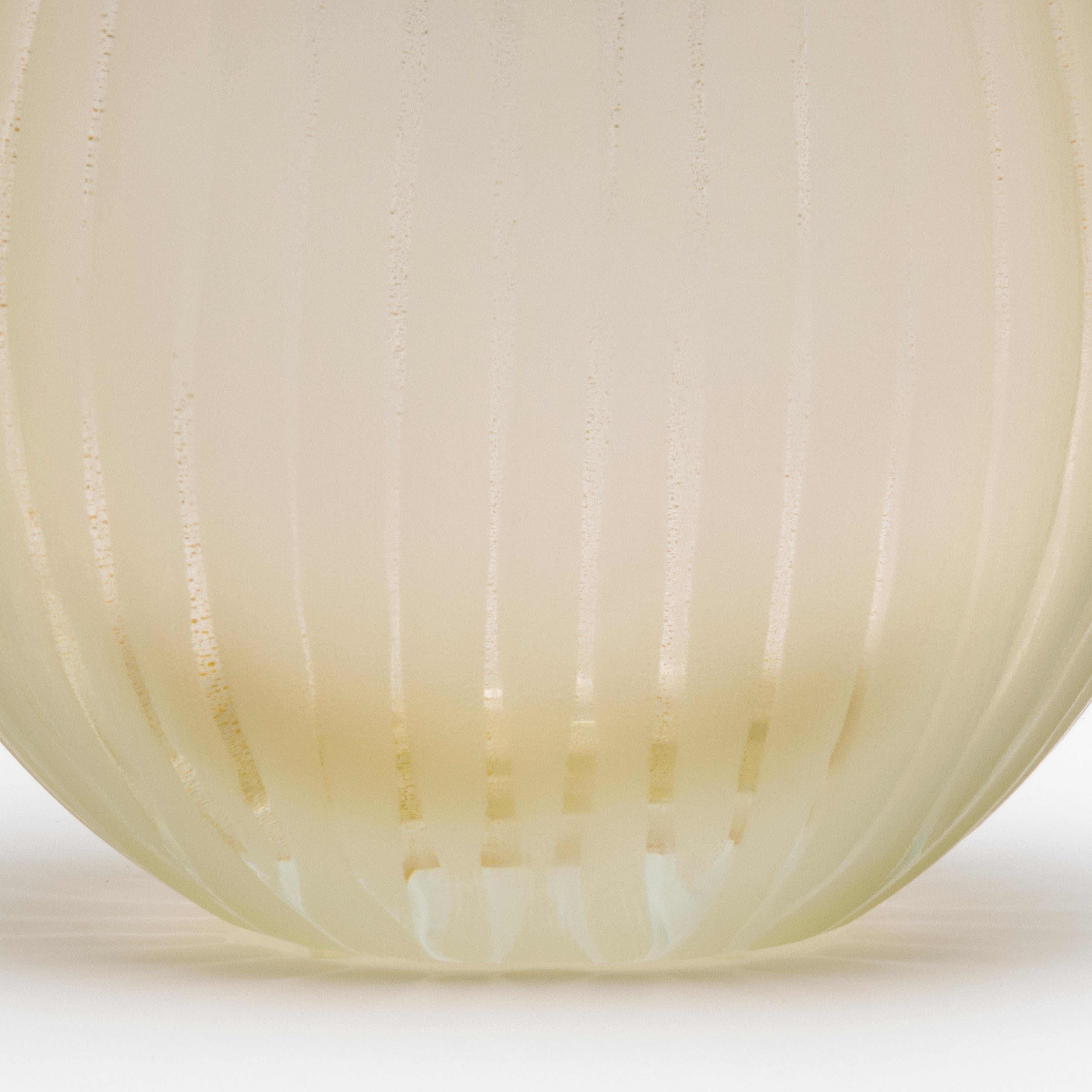 Vase Suprême en Murano soufflé à la main, transparent avec mouchetures d'or 24 carats Medium en vente 1