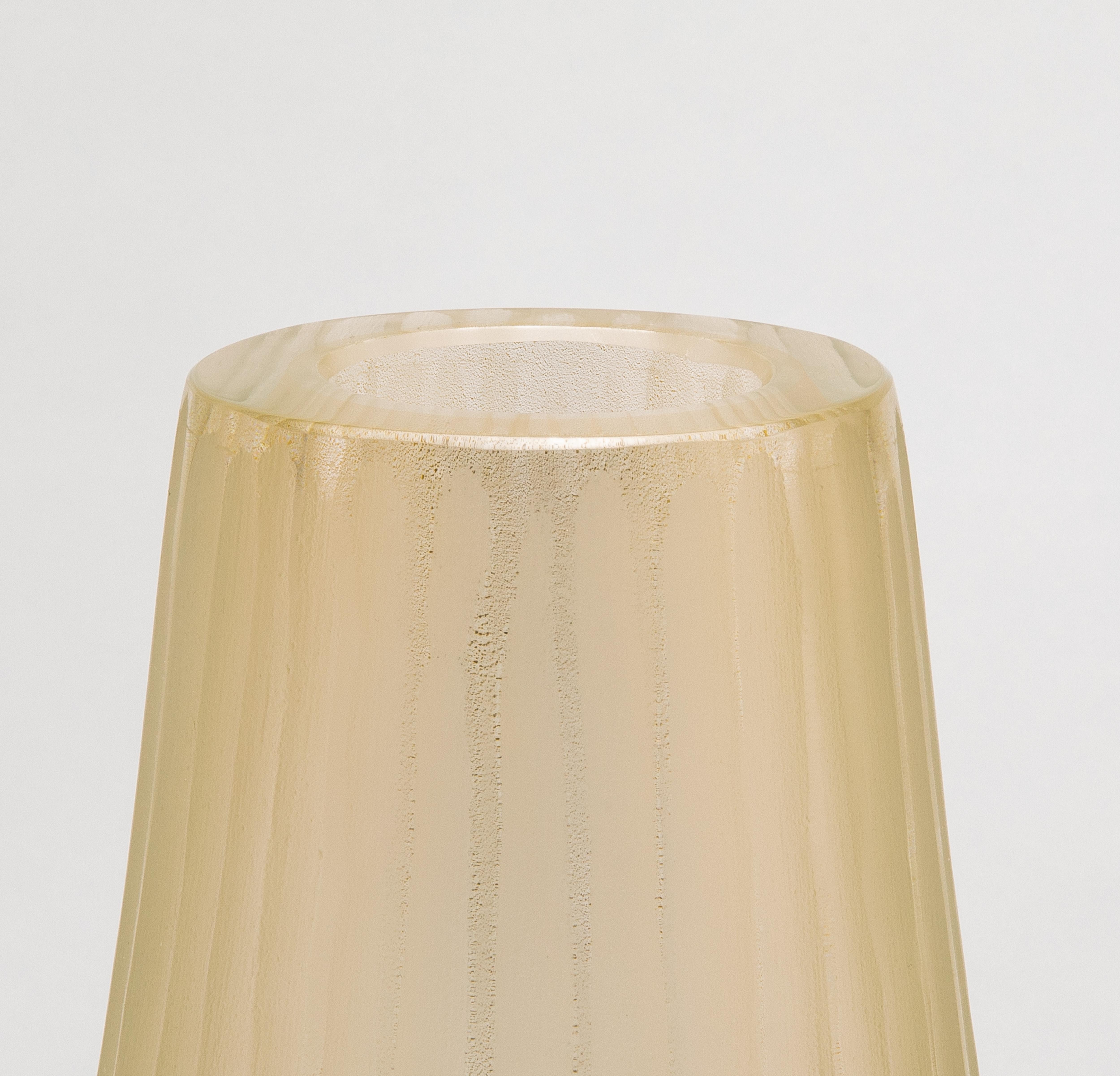 Vaso supremo di Murano soffiato a mano, trasparente e con riflessi d'oro a 24 carati, alto In condizioni Nuovo in vendita a West Hollywood, CA