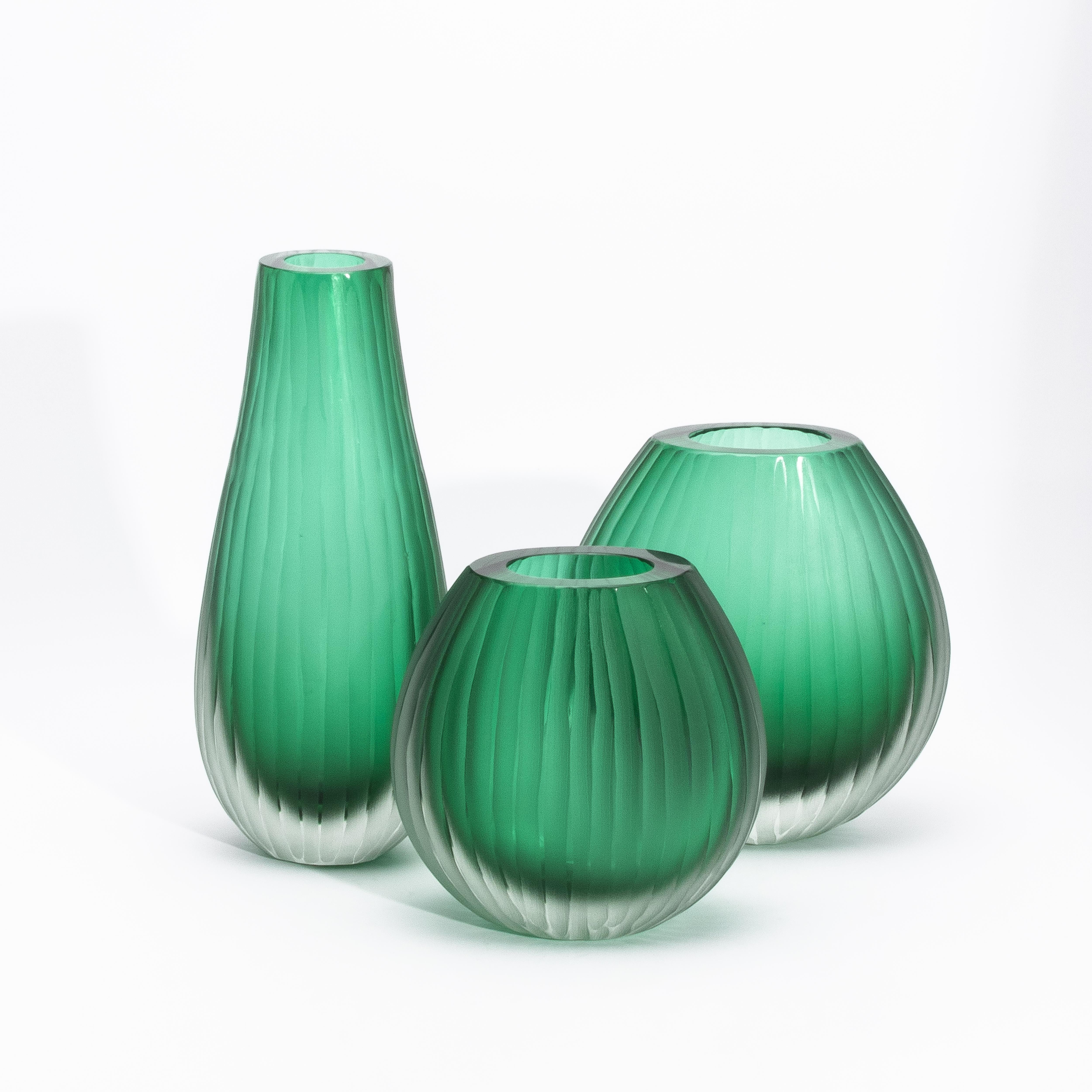 Vaso Surpime di Murano soffiato a mano in verde smeraldo alto in vendita 2