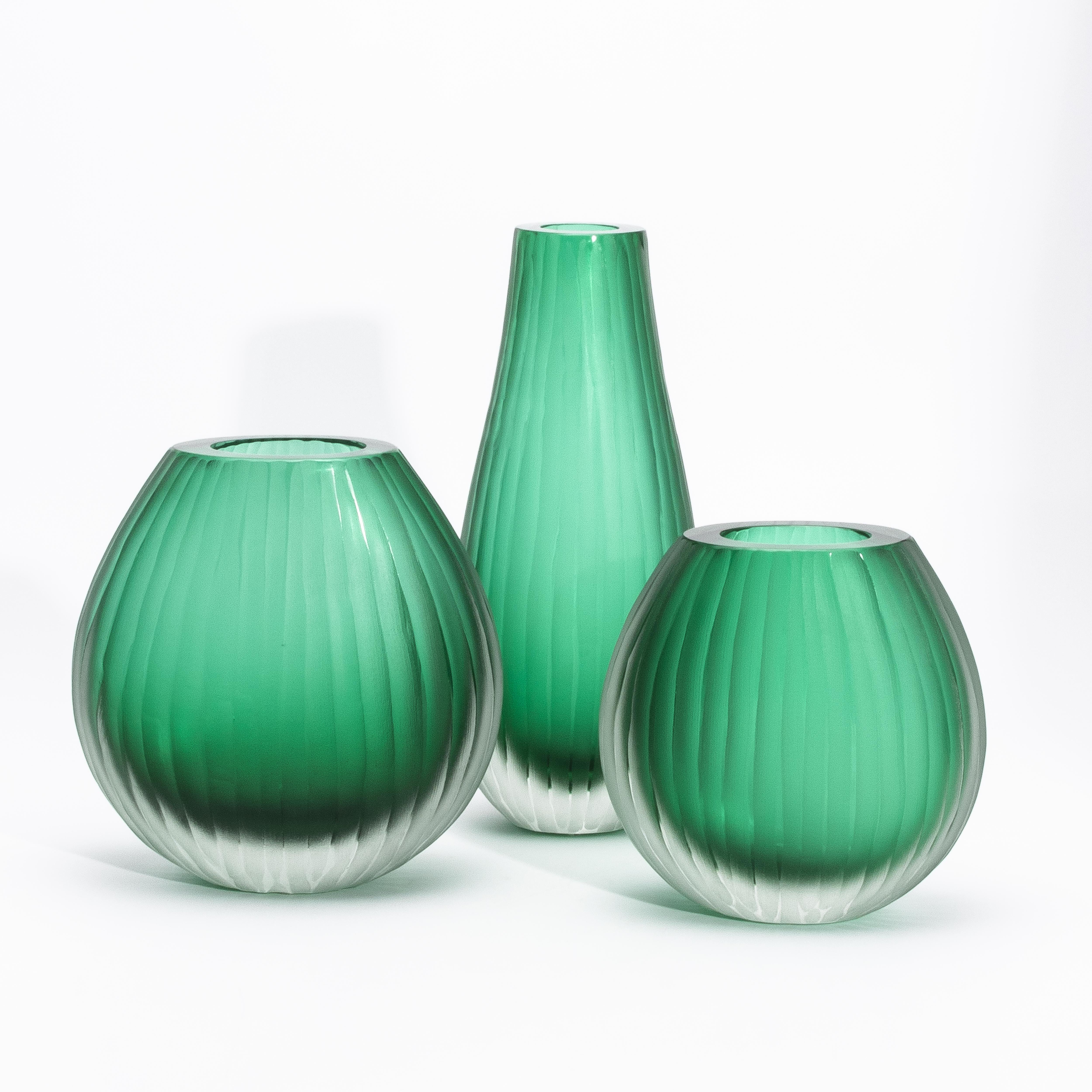 Vaso Surpime di Murano soffiato a mano in verde smeraldo alto in vendita 4