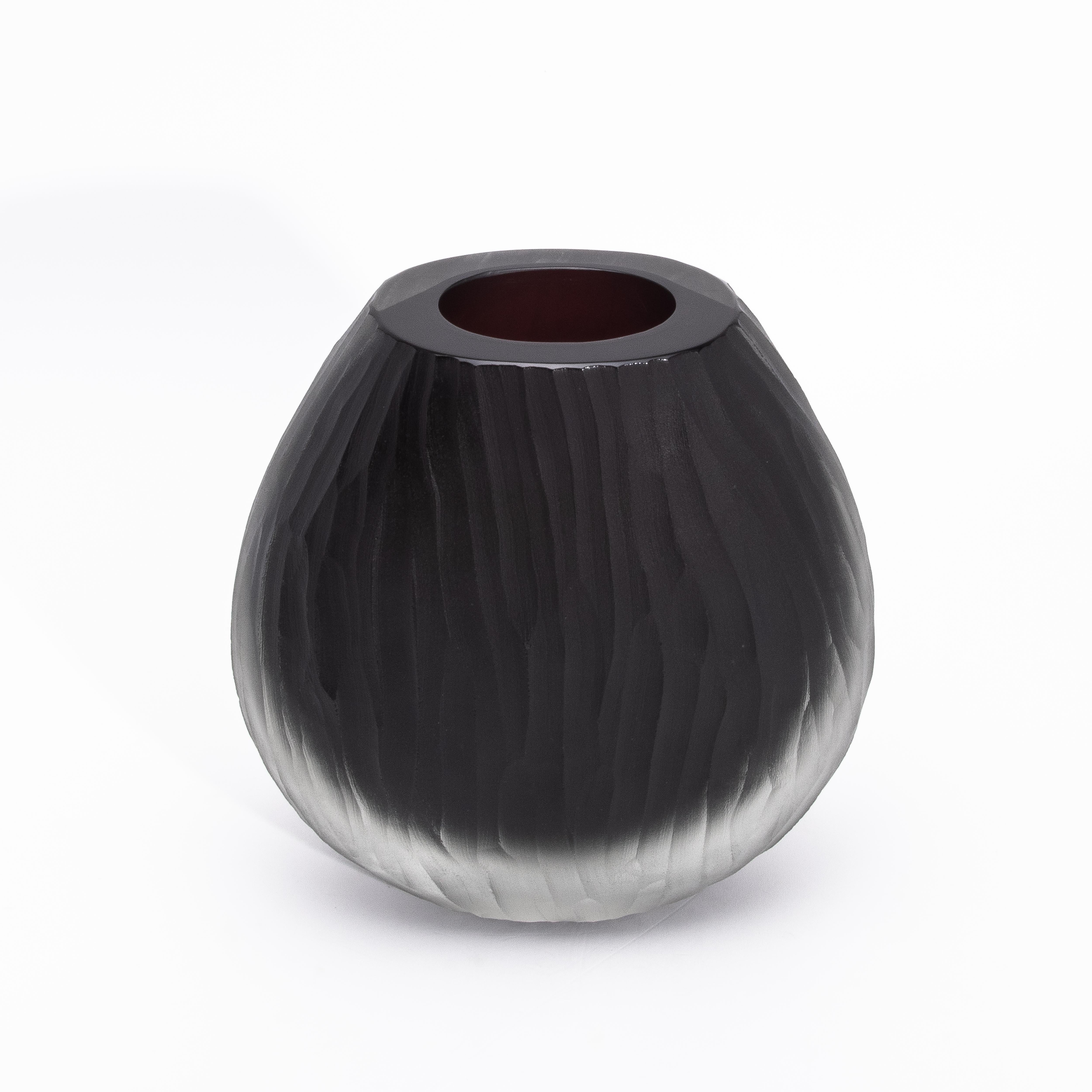 Fatto a mano Vaso Supreme di Murano soffiato a mano in nero onice grande in vendita