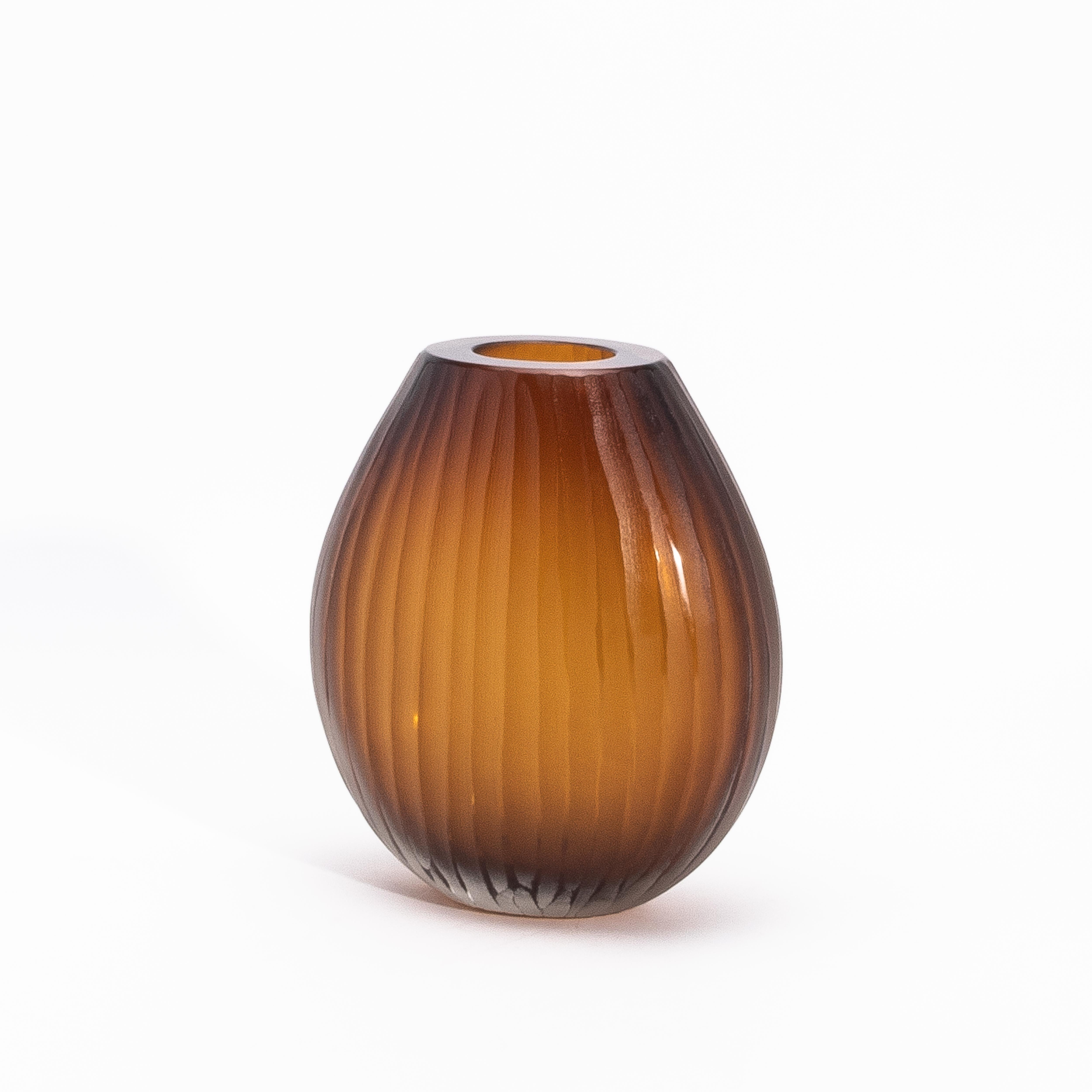 Moderno Vaso Surpime di Murano soffiato a mano, colore tabacco medio in vendita