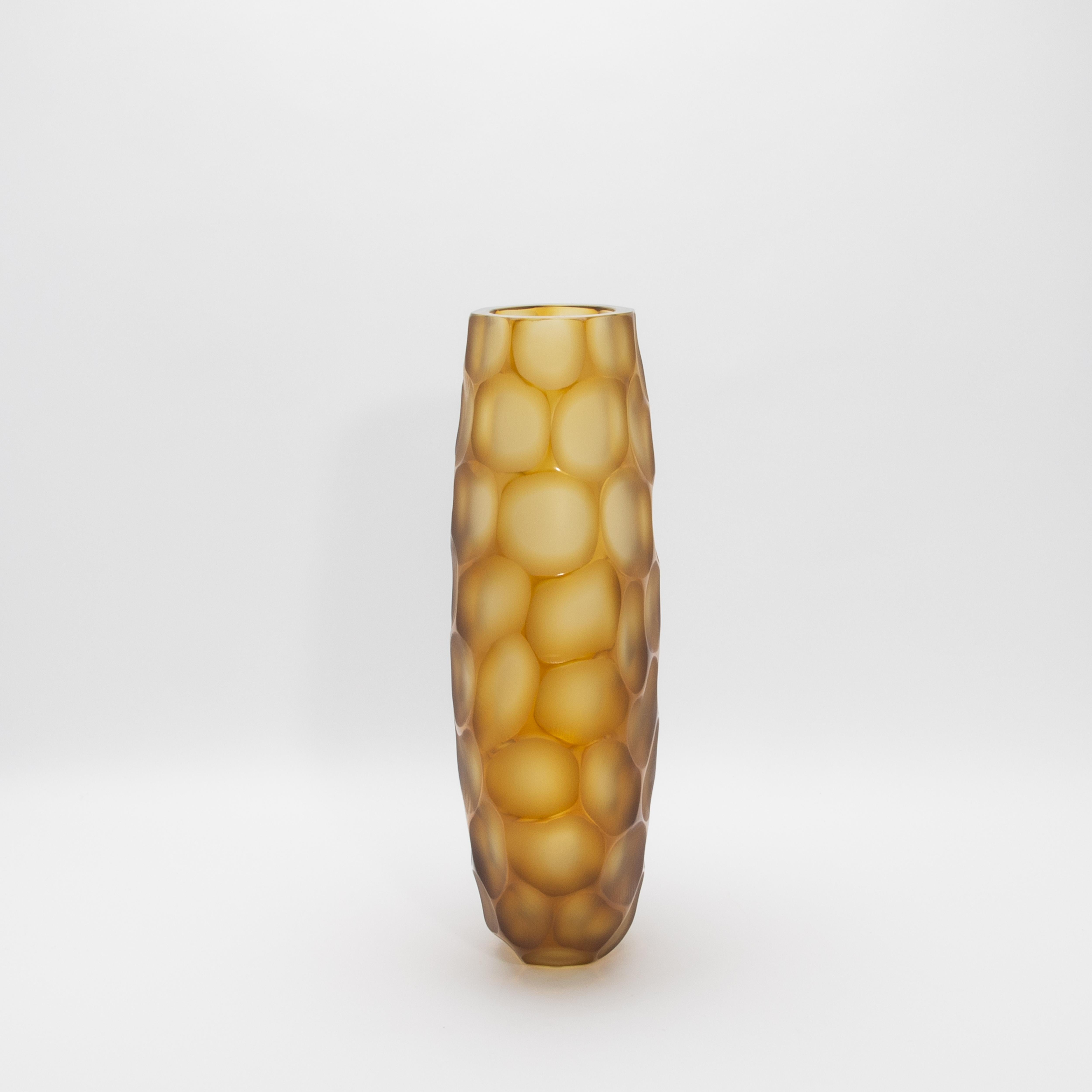 Fatto a mano Vaso alto Battuto di Murano soffiato a mano e color ambra in vendita