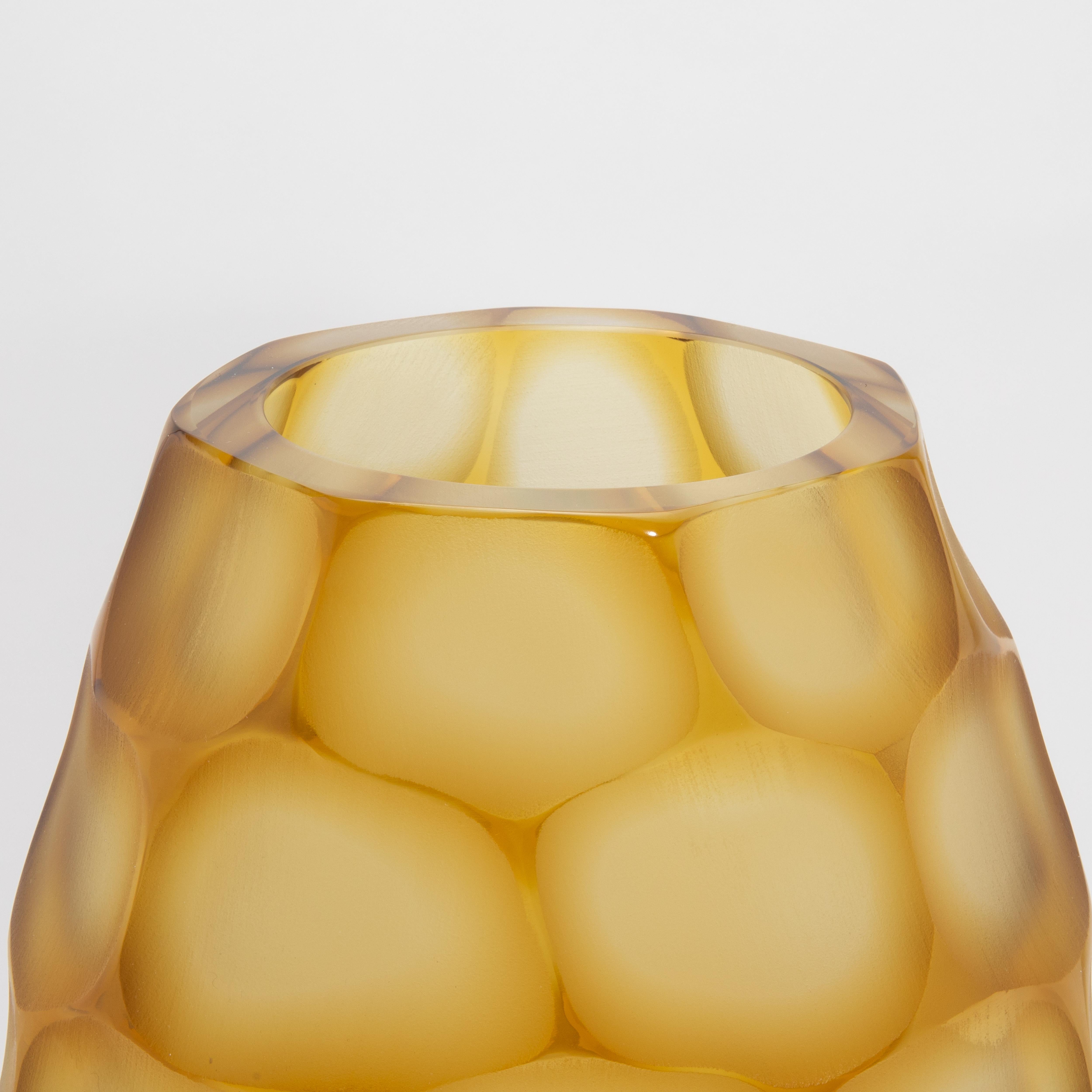 Vaso alto Battuto di Murano soffiato a mano e color ambra in vendita 1