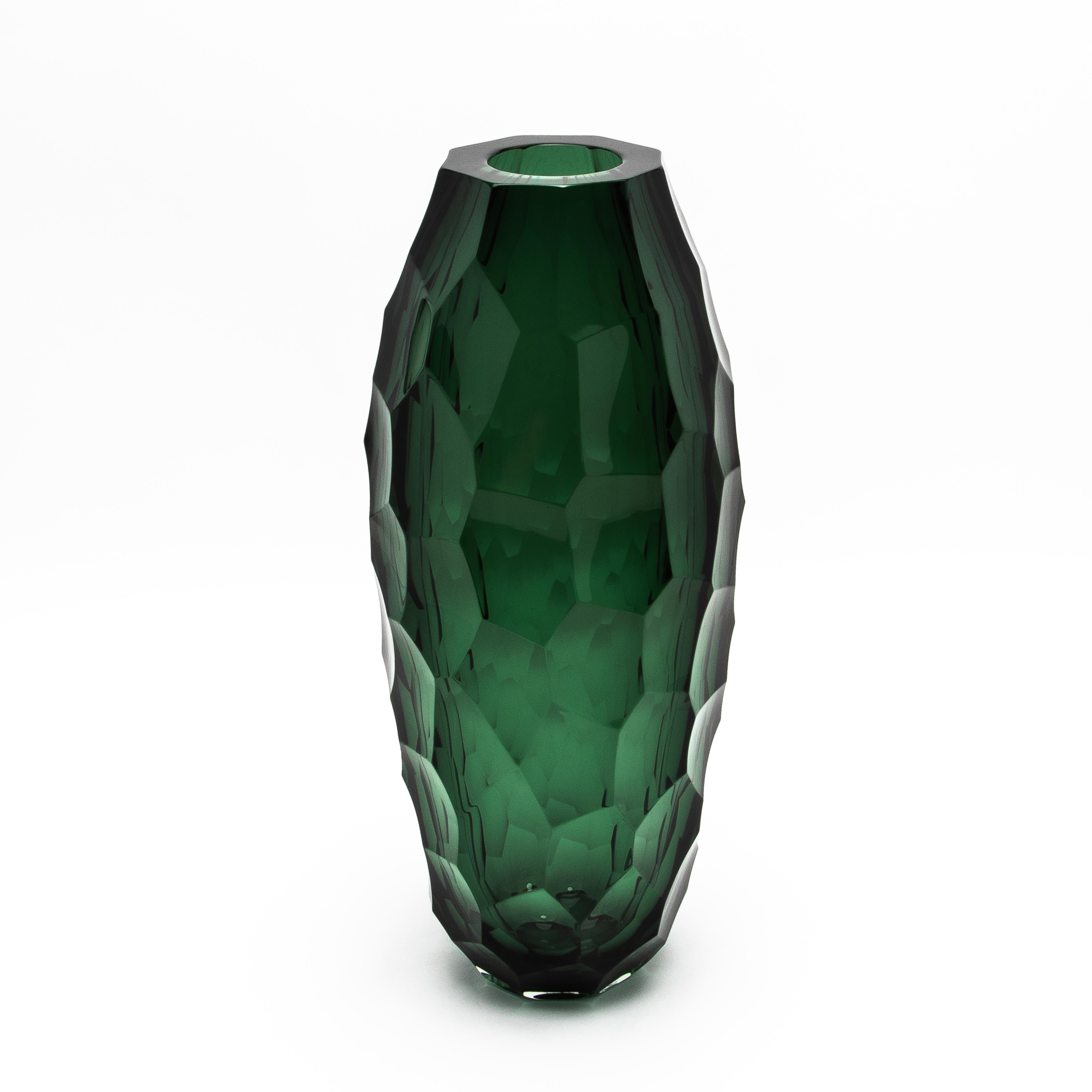Handgeblasene große facettierte Murano-Vase in Smaragdgrün in Smaragdgrün (Moderne) im Angebot