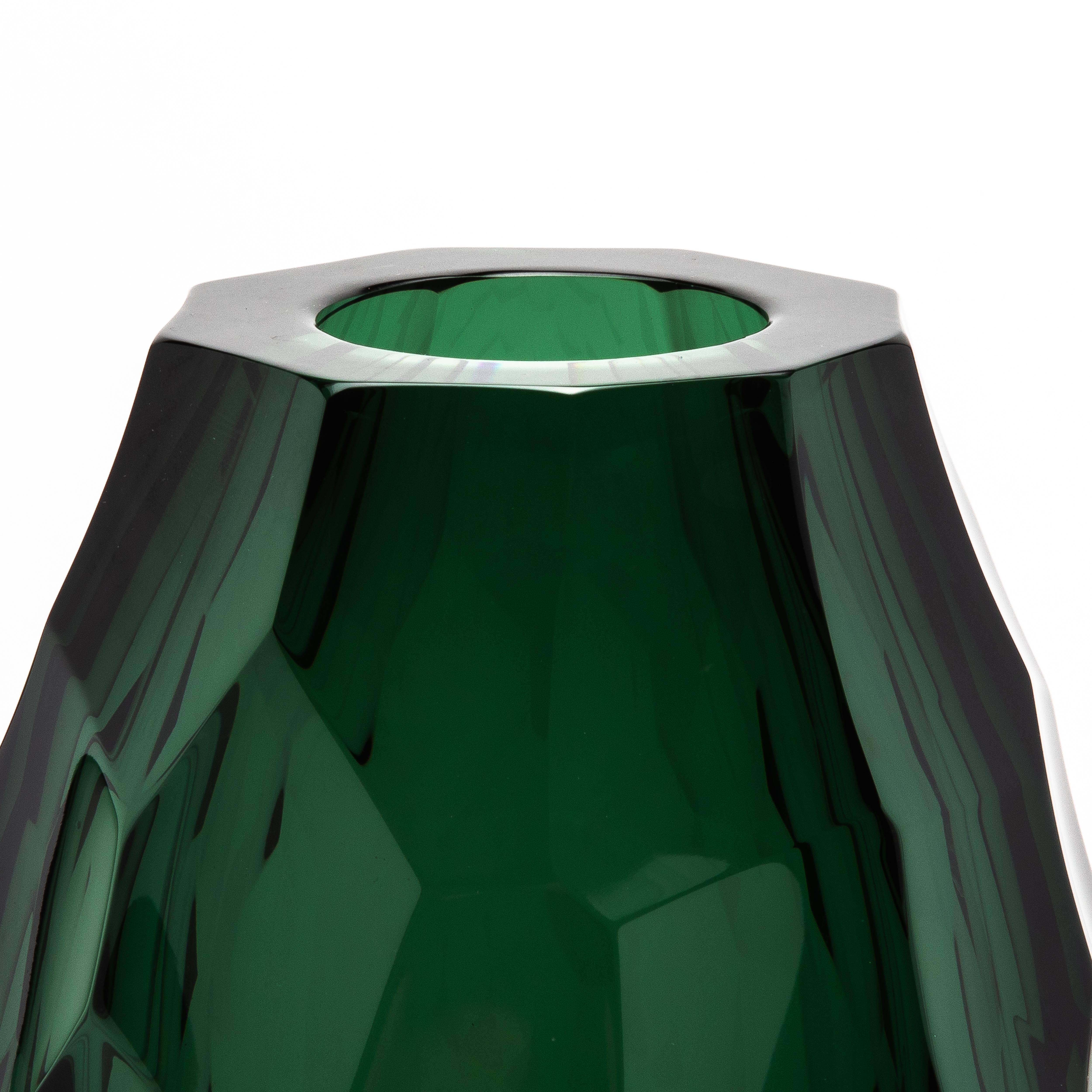 Handgeblasene große facettierte Murano-Vase in Smaragdgrün in Smaragdgrün (Italienisch) im Angebot