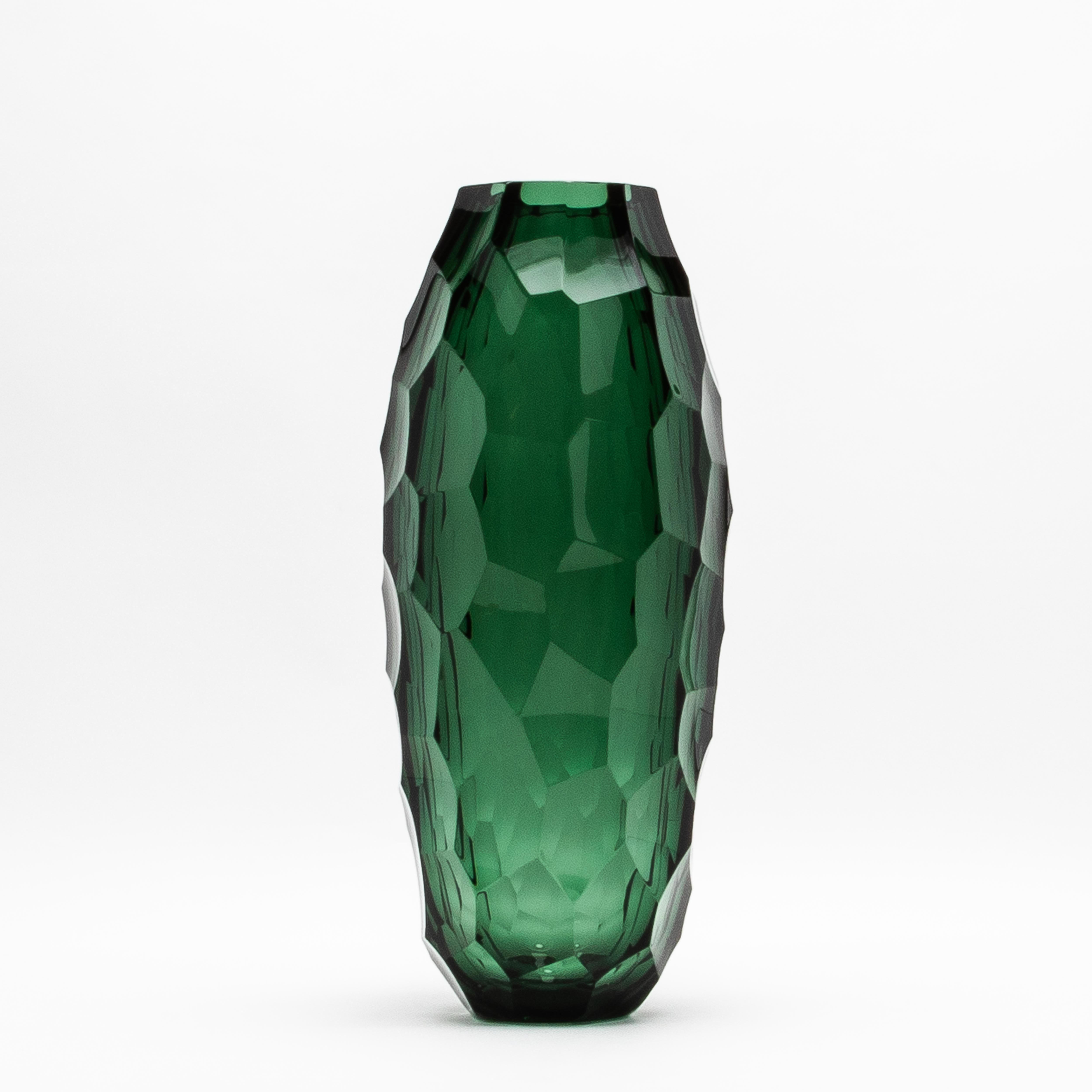 Handgeblasene große facettierte Murano-Vase in Smaragdgrün in Smaragdgrün (21. Jahrhundert und zeitgenössisch) im Angebot