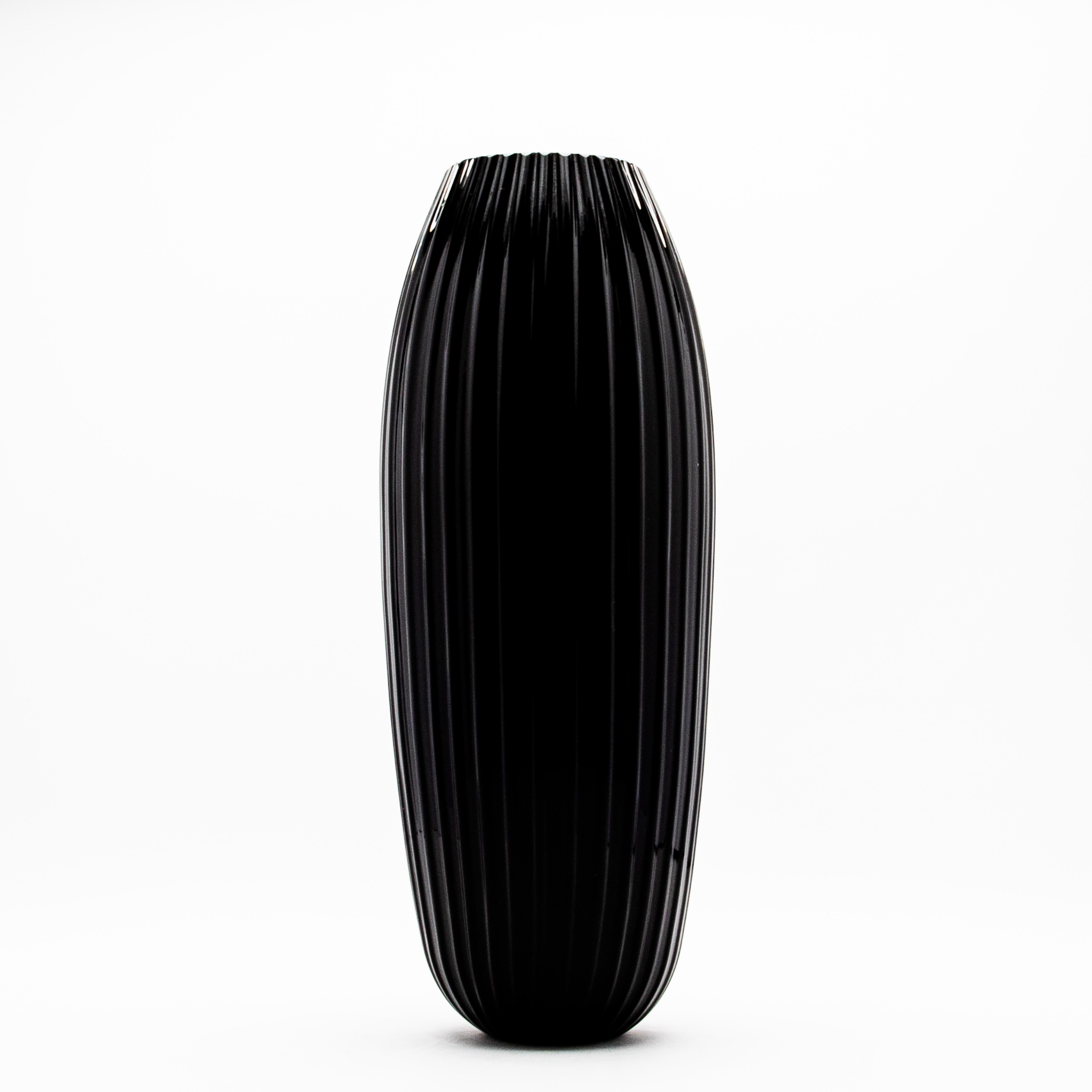 Moderno Vaso moderno alto di Murano soffiato a mano in nero onice in vendita