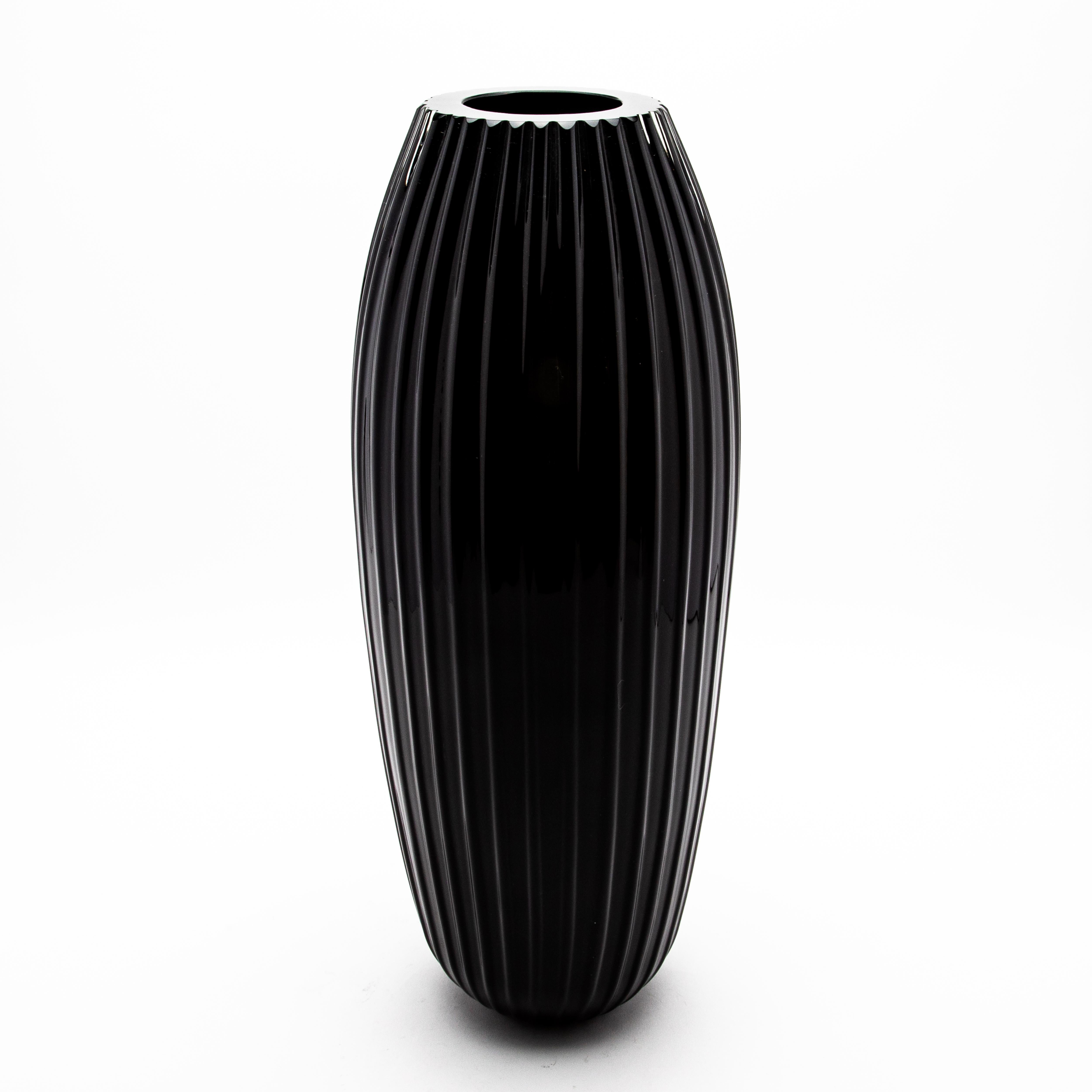 Fatto a mano Vaso moderno alto di Murano soffiato a mano in nero onice in vendita
