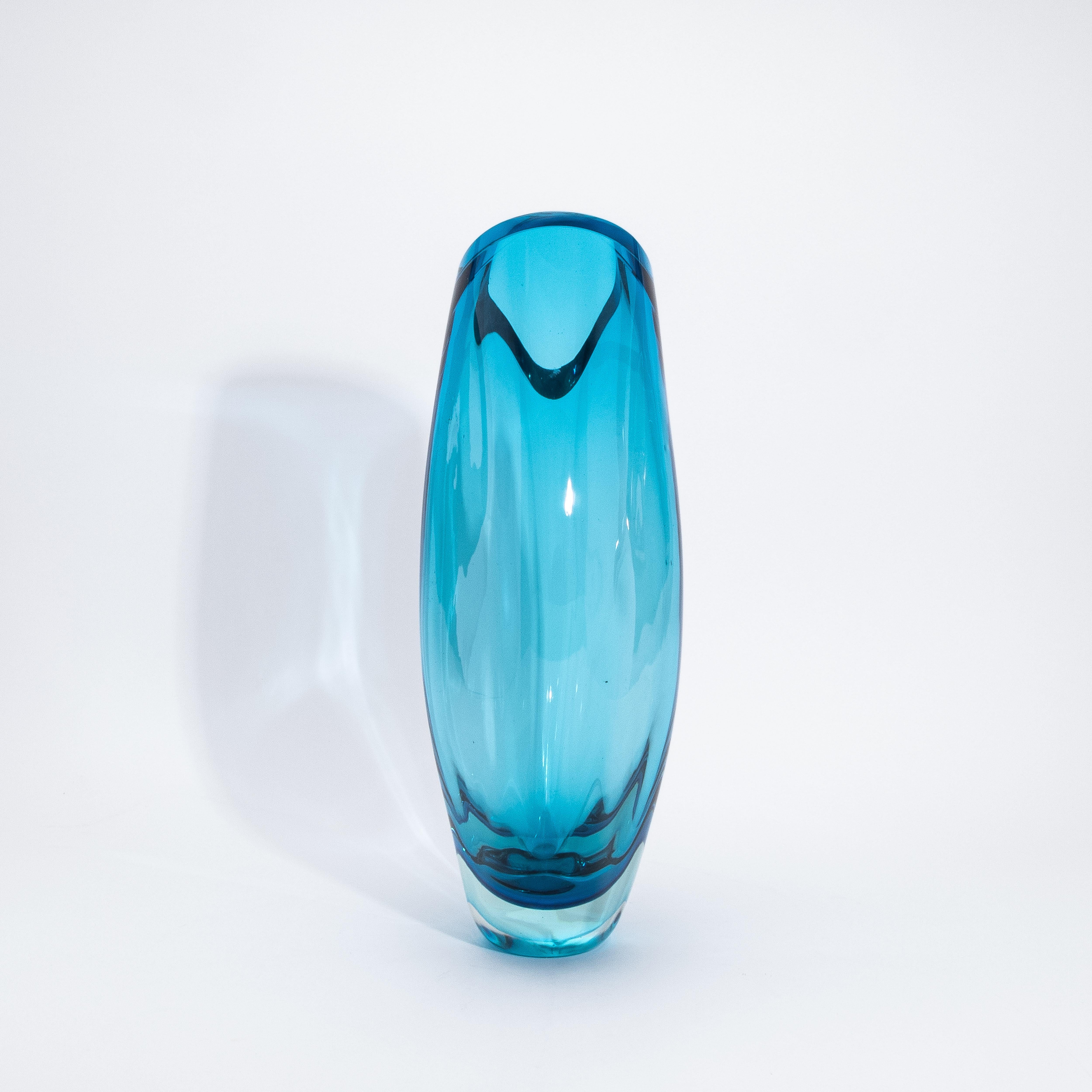 Italiano Vaso a goccia di Murano soffiato a mano in blu laguna grande in vendita