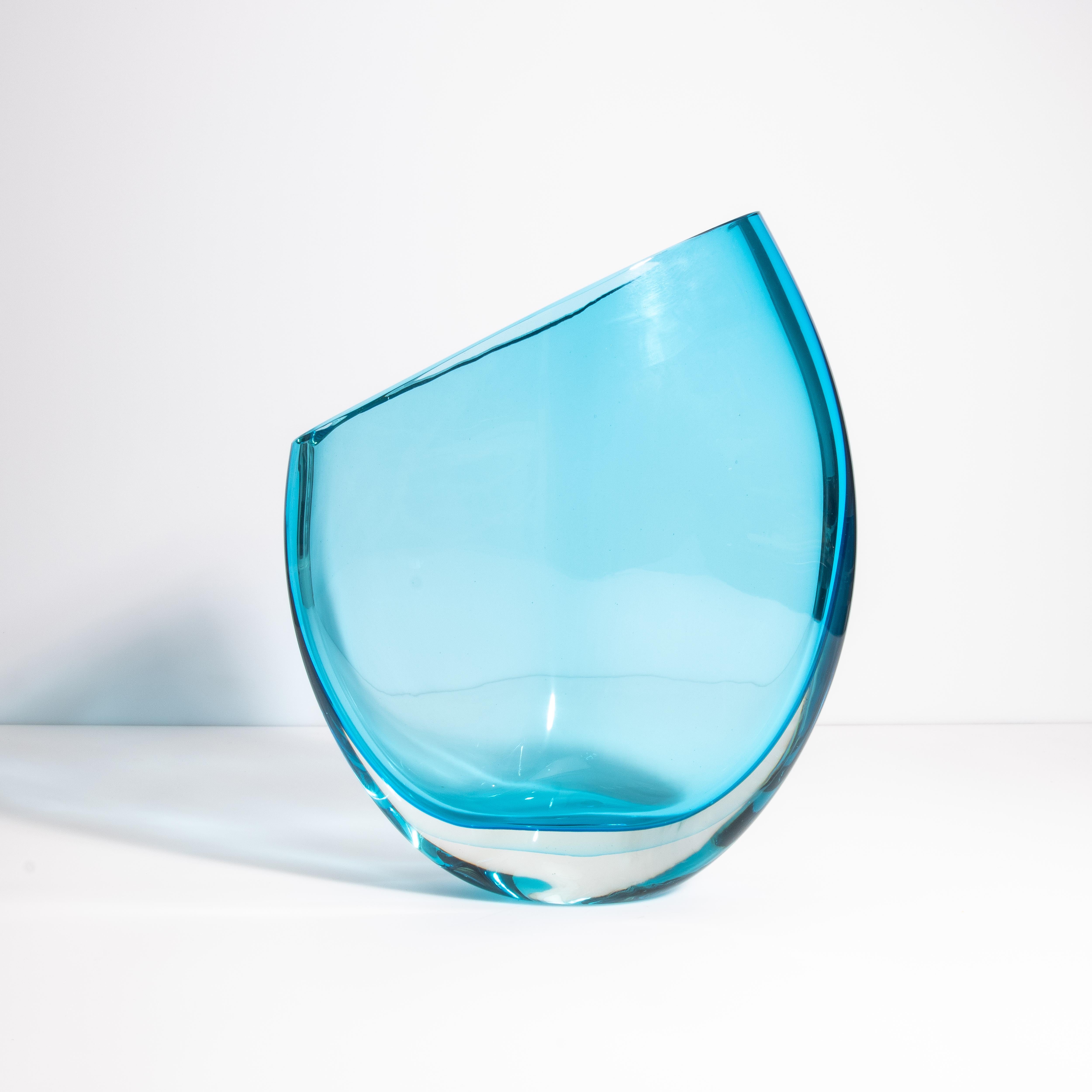 Handgeblasene Murano Teardrop Vase in Lagunenblau Medium (Italienisch) im Angebot