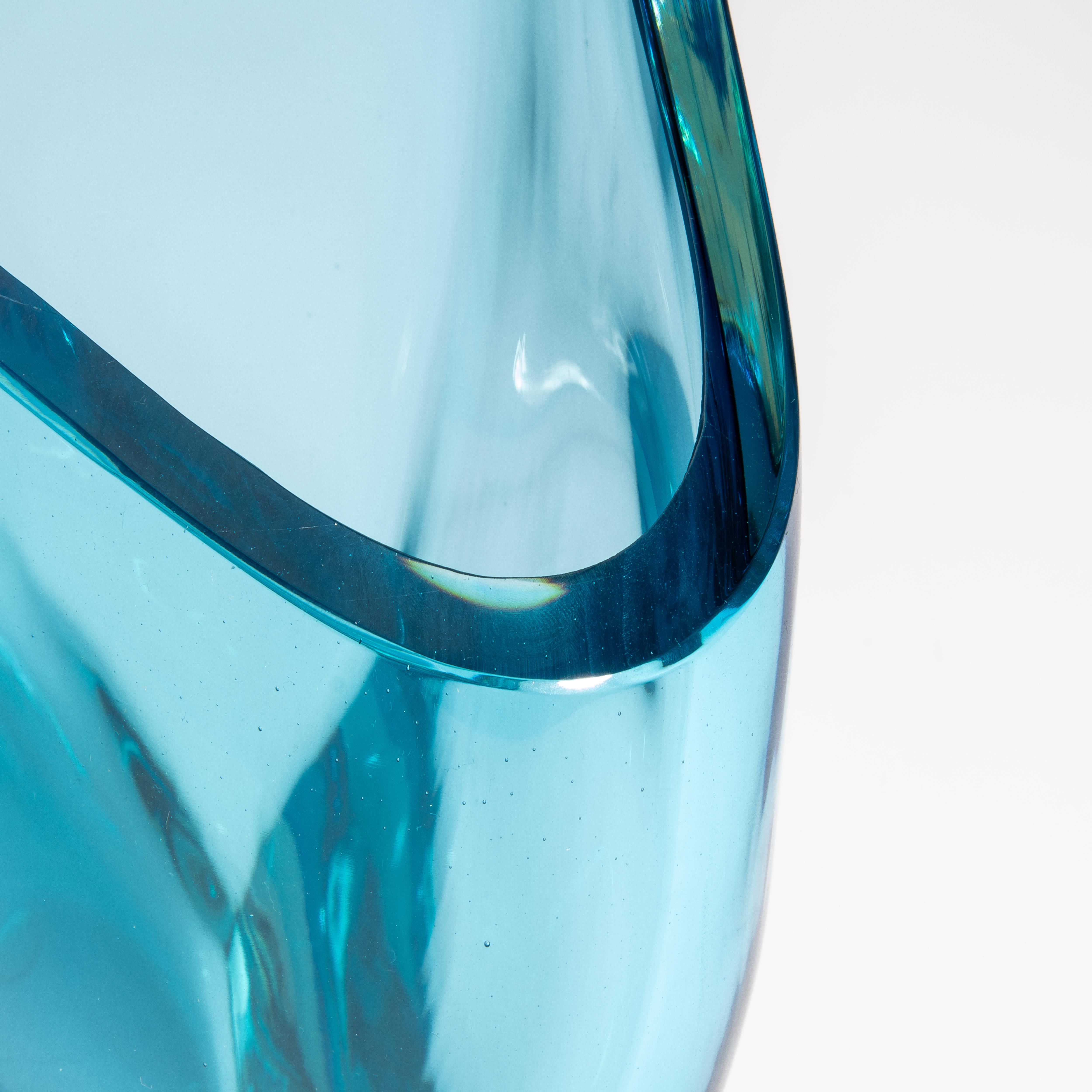 Handgeblasene Murano Teardrop Vase in Lagunenblau Medium (Handgefertigt) im Angebot