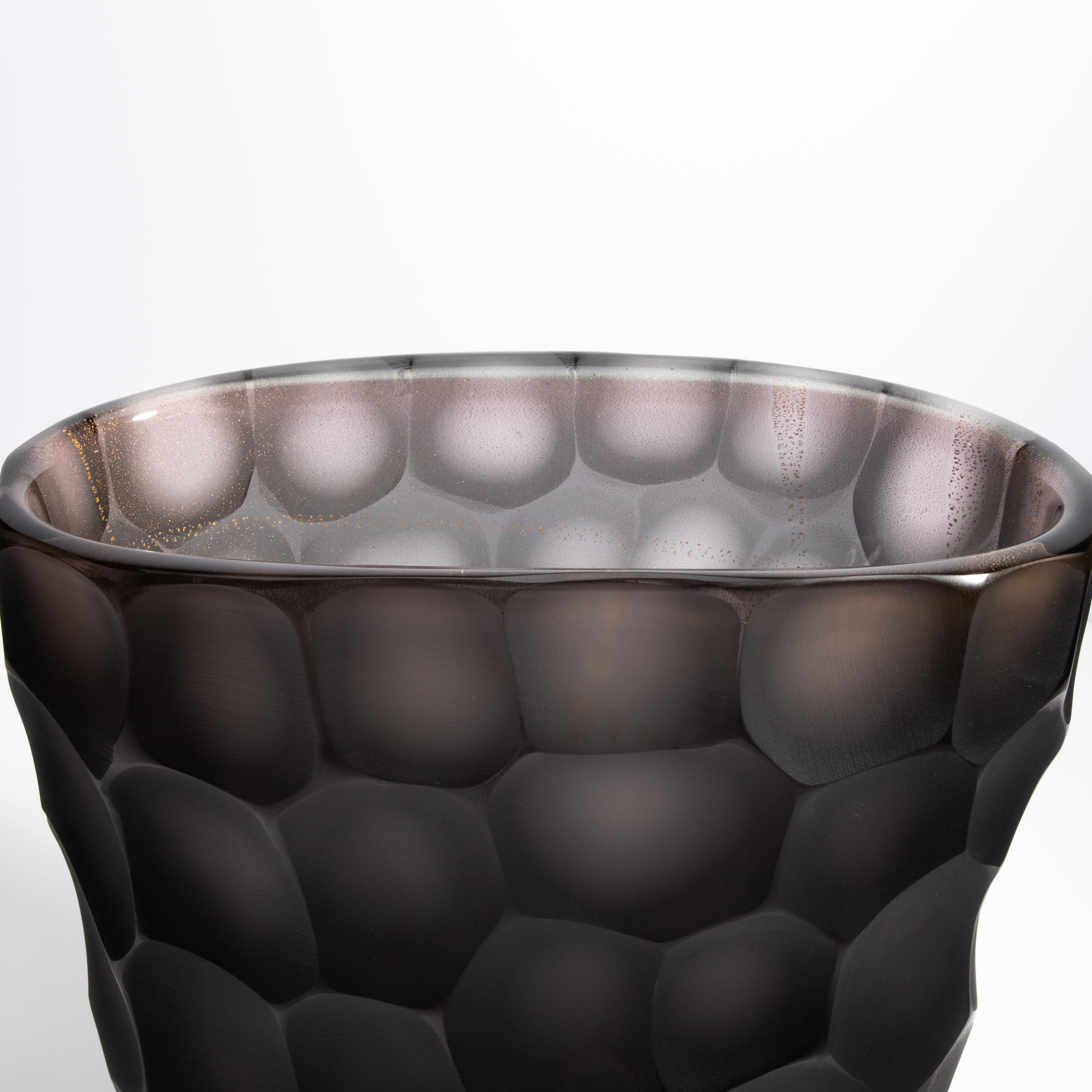 XXI secolo e contemporaneo Vaso di Murano soffiato a mano Batutto in fumo sfumato in vendita