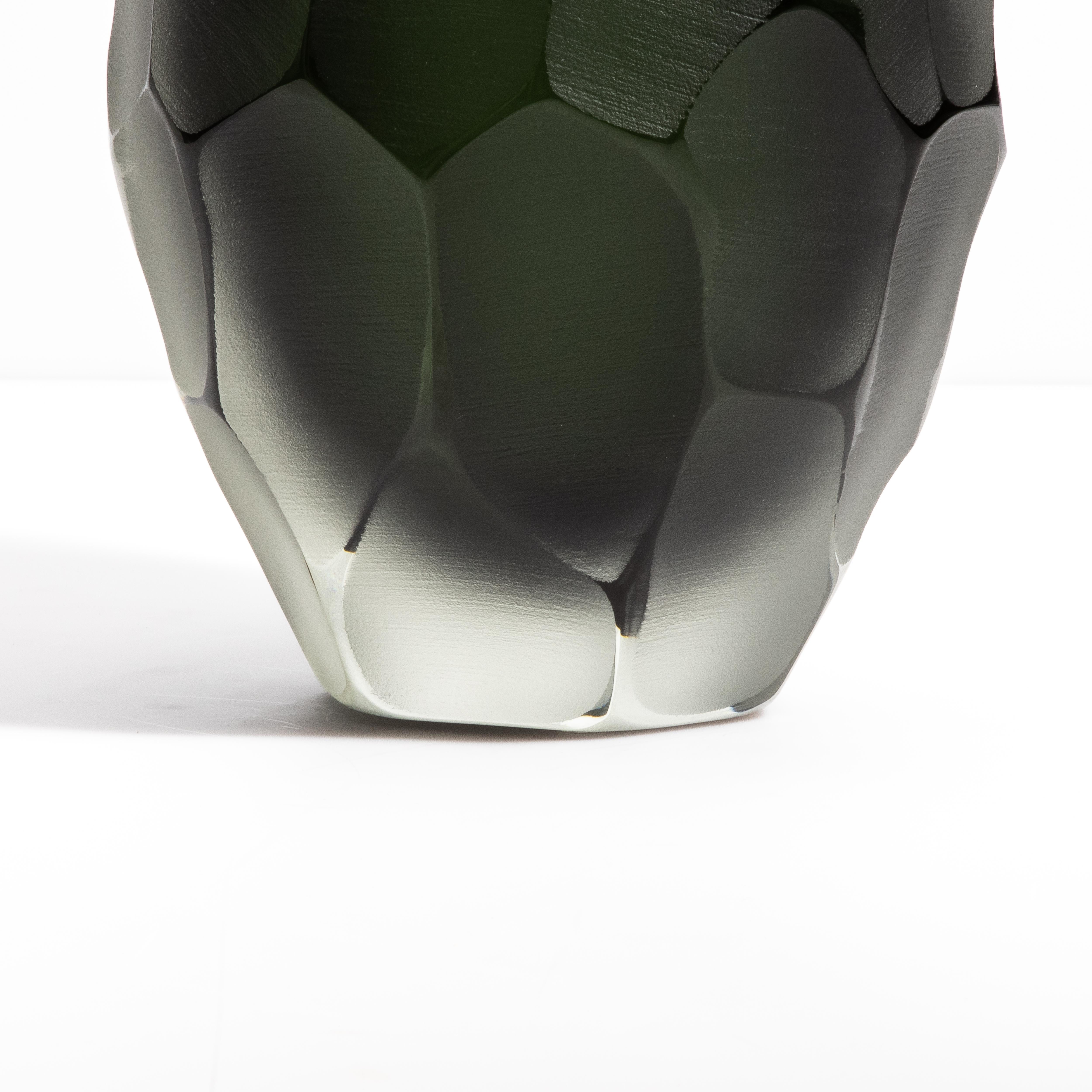 Vaso Battuto di Murano soffiato a mano, di colore nero e verde intenso, medio In condizioni Nuovo in vendita a West Hollywood, CA