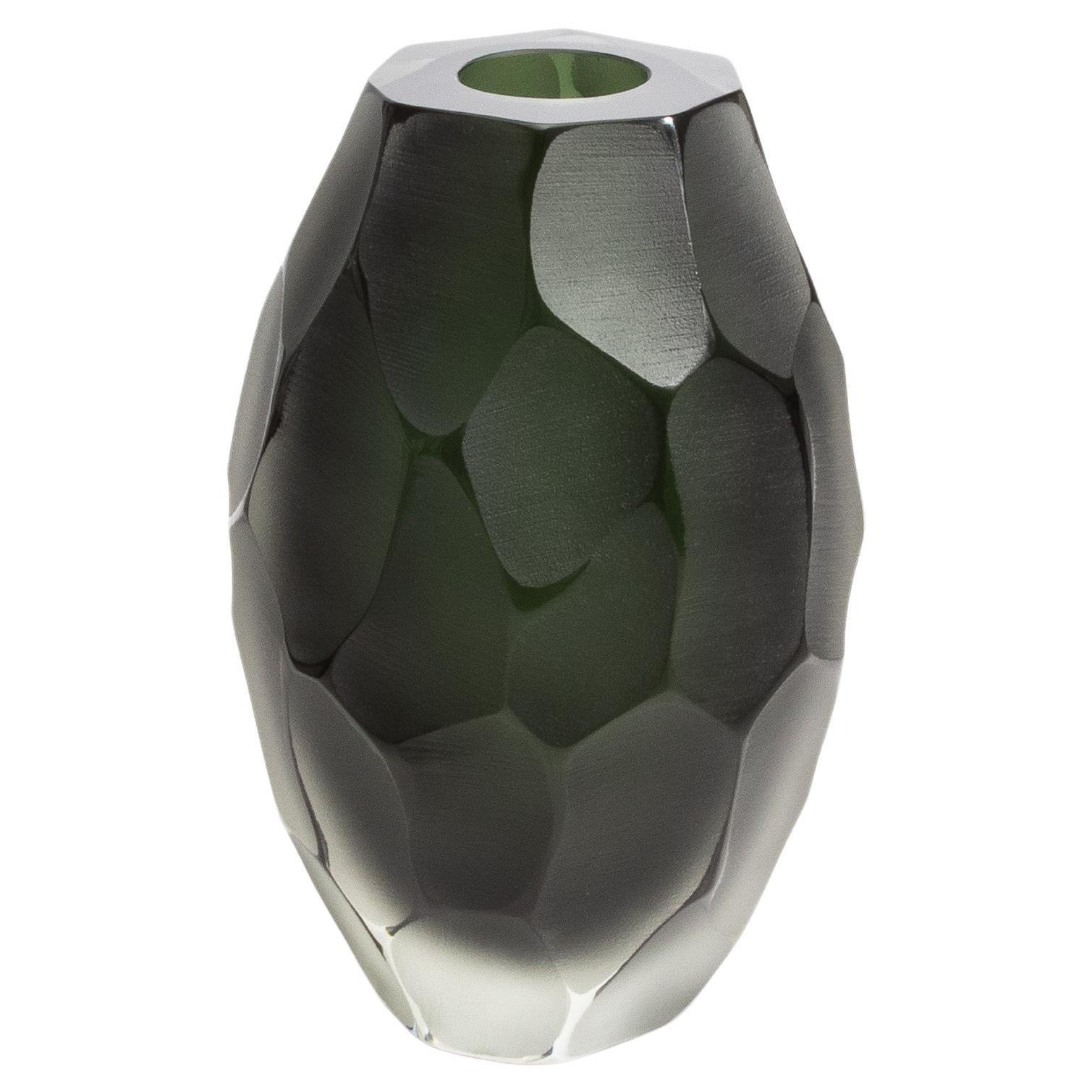 Vaso Battuto di Murano soffiato a mano, di colore nero e verde intenso, medio