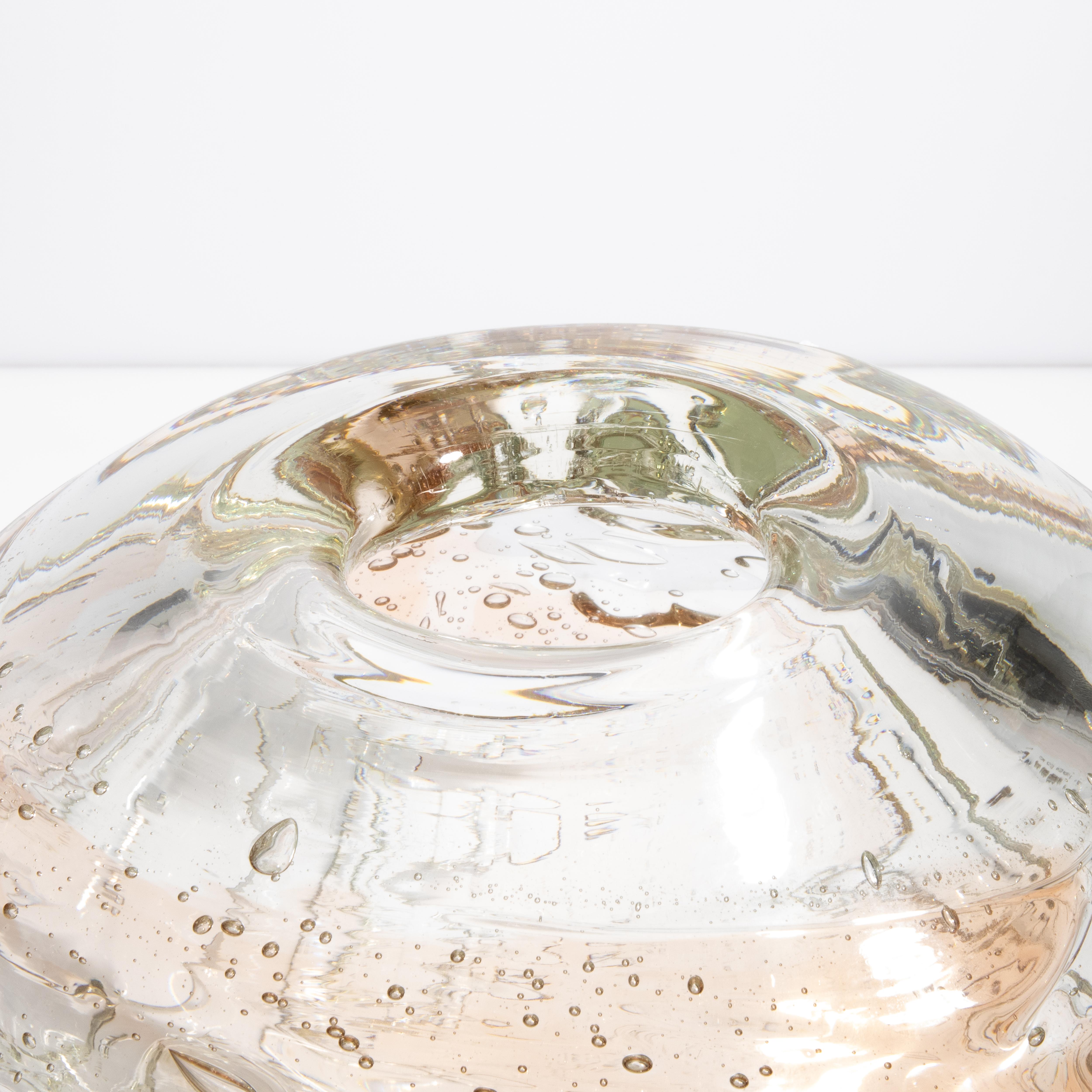 Vaso di Murano soffiato a mano Sbruffi esterni in colore chiaro con un tocco di rosa in vendita 2