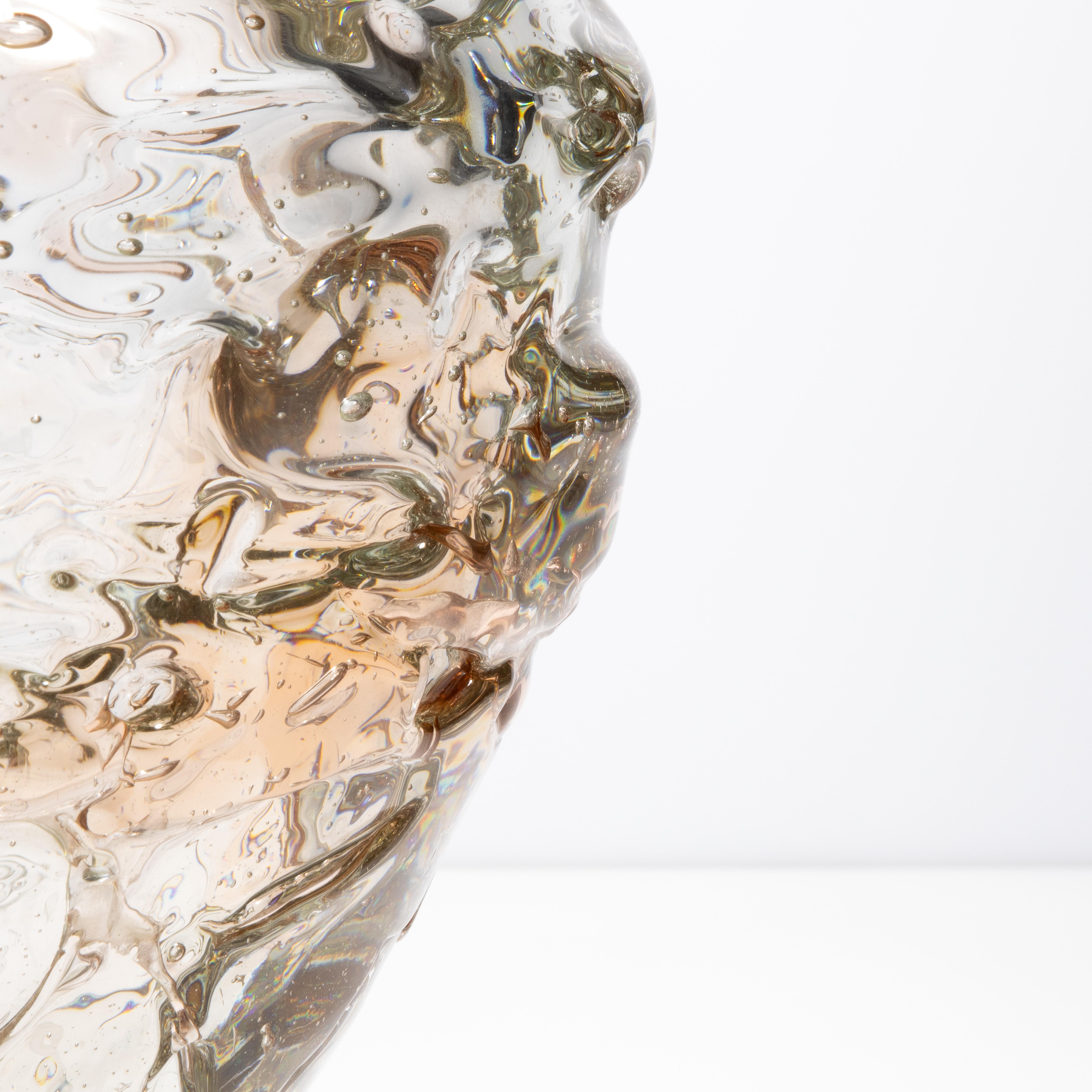 Vetro di Murano Vaso di Murano soffiato a mano Sbruffi esterni in colore chiaro con un tocco di rosa in vendita
