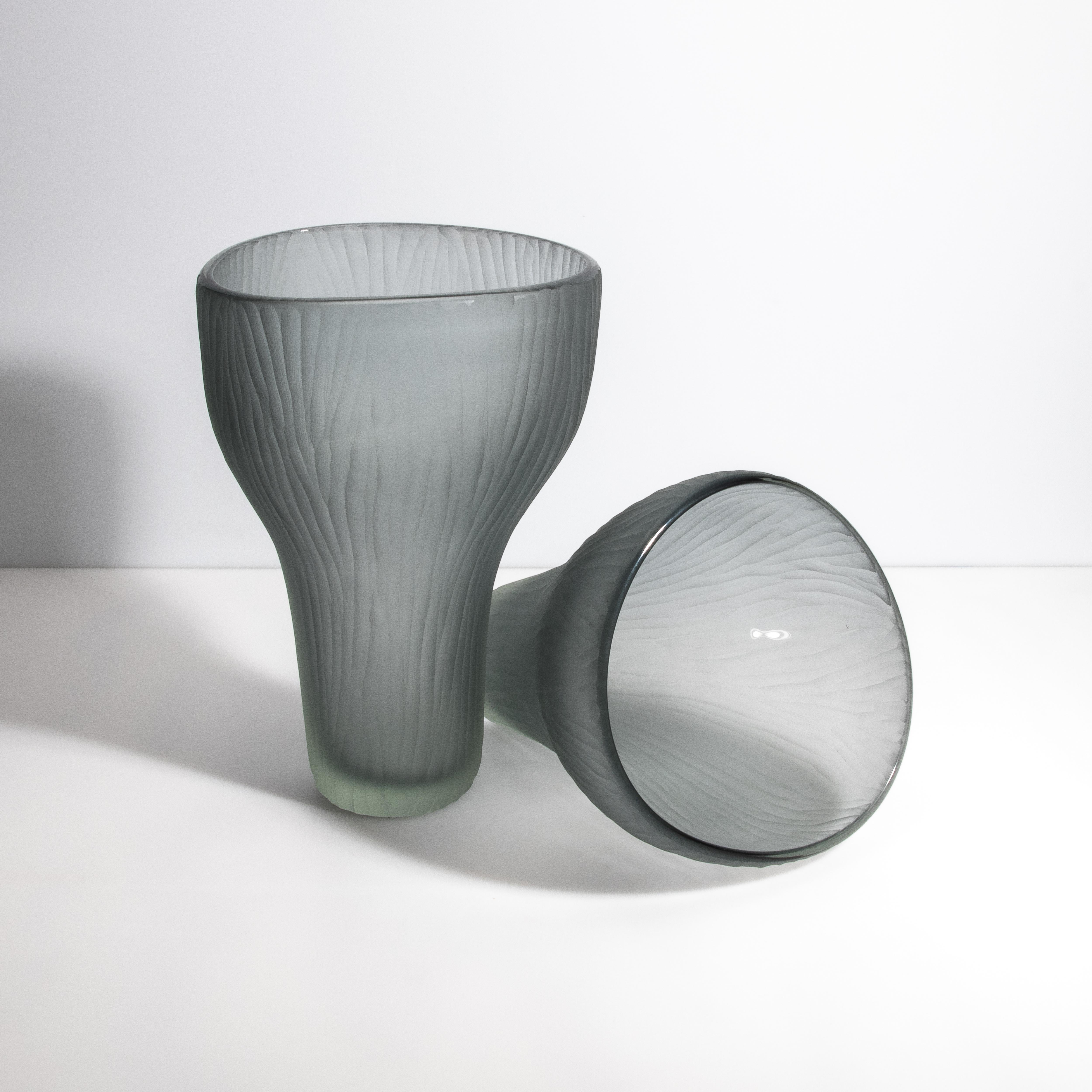 Vaso di Murano soffiato a mano Ghost in Grigio Medio in vendita 5