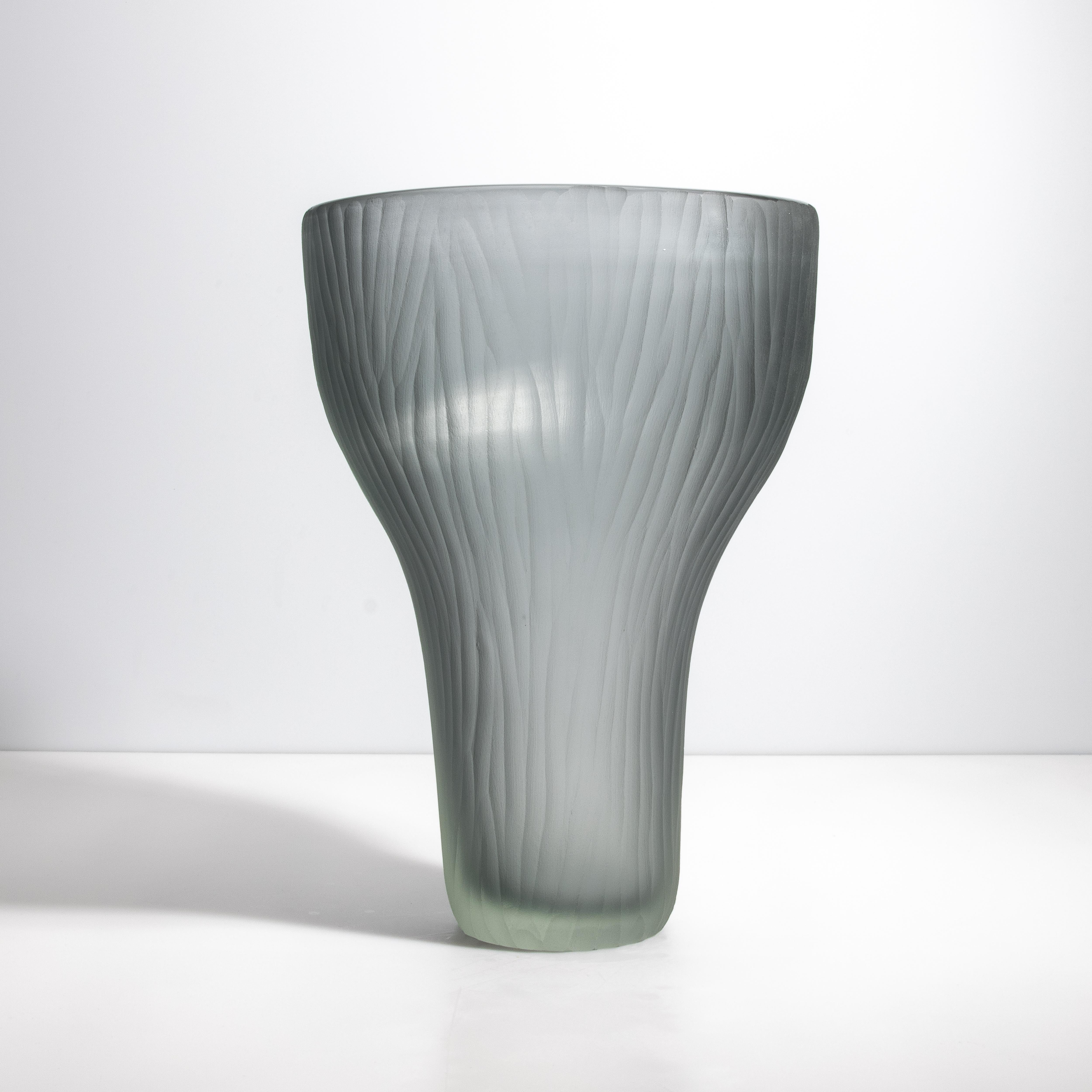 XXI secolo e contemporaneo Vaso di Murano soffiato a mano Ghost in Grigio Medio in vendita