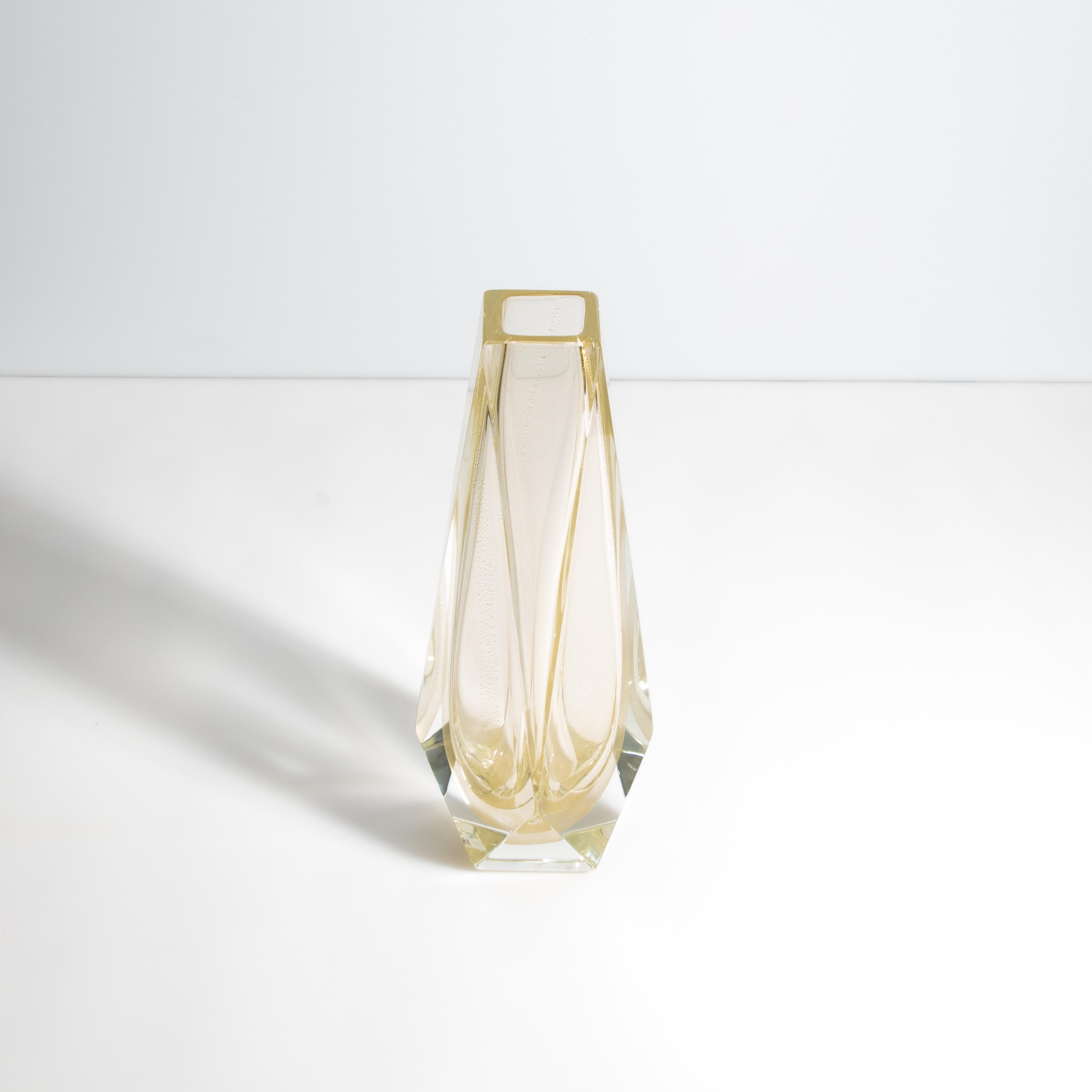 Moderno Vaso Goccia di Murano soffiato a mano, trasparente e con riflessi d'oro a 24 carati Medio in vendita