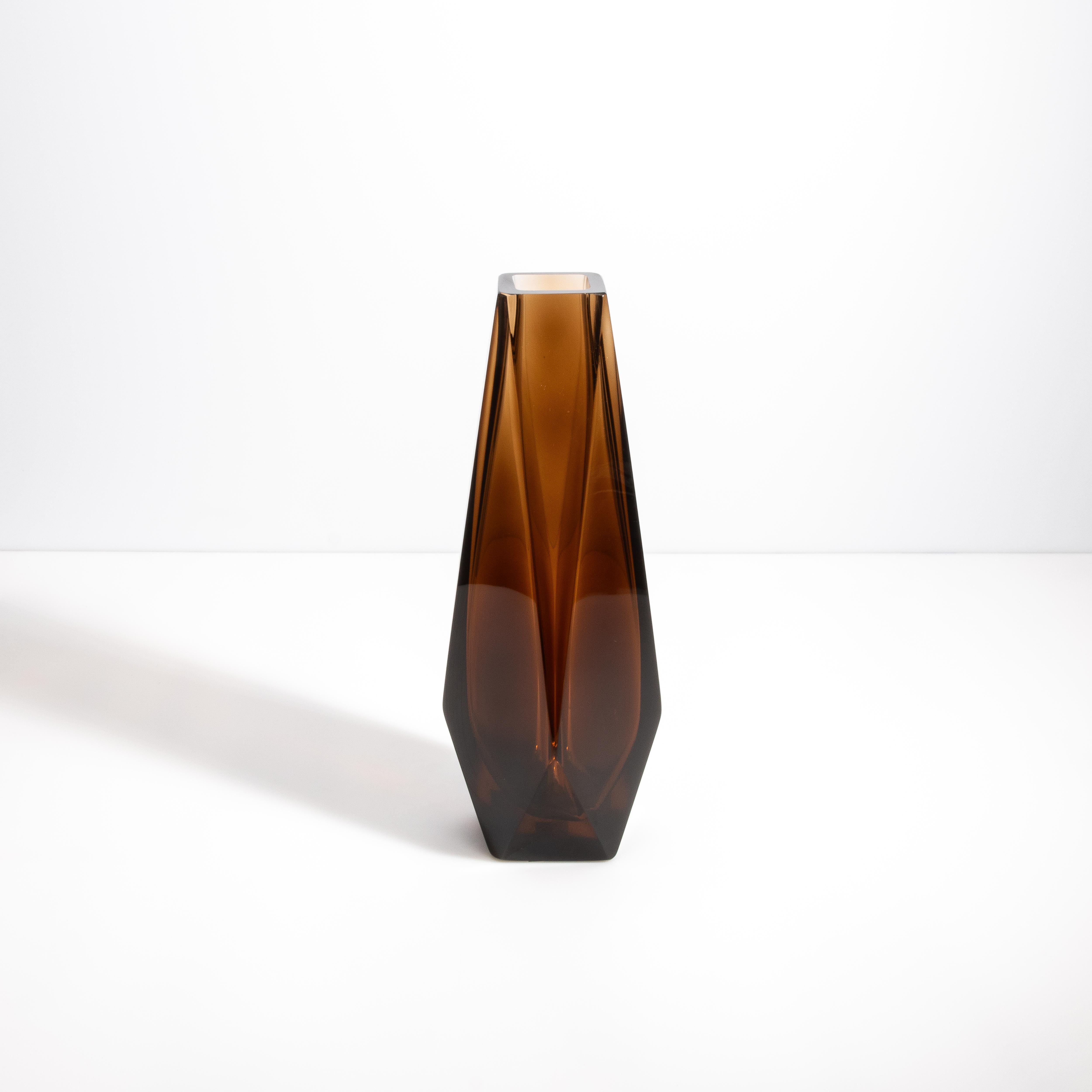 Moderne Vase Goccia de Murano soufflé à la main en brun foncé en vente
