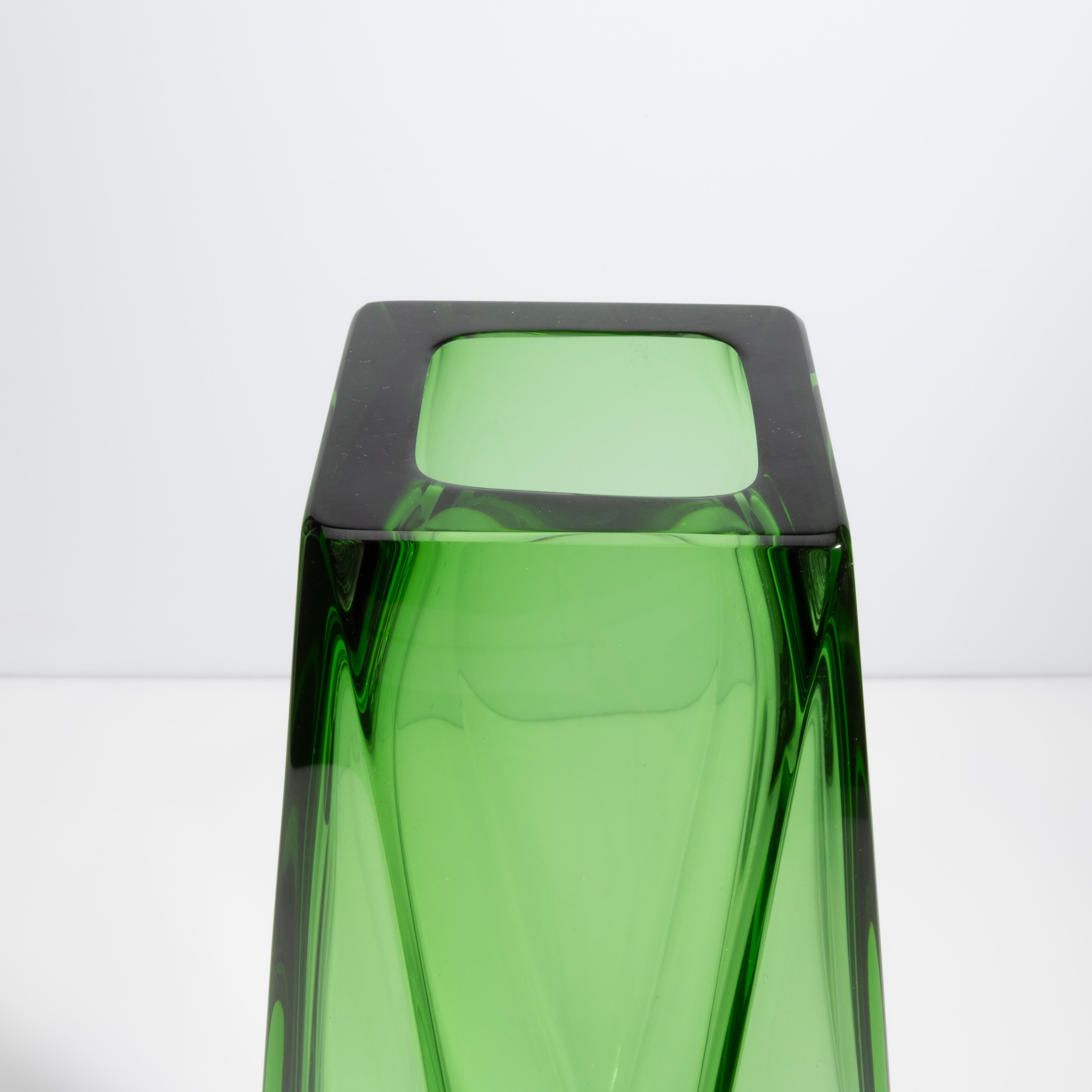 Fatto a mano Vaso di Murano soffiato a mano Goccia in verde alto in vendita