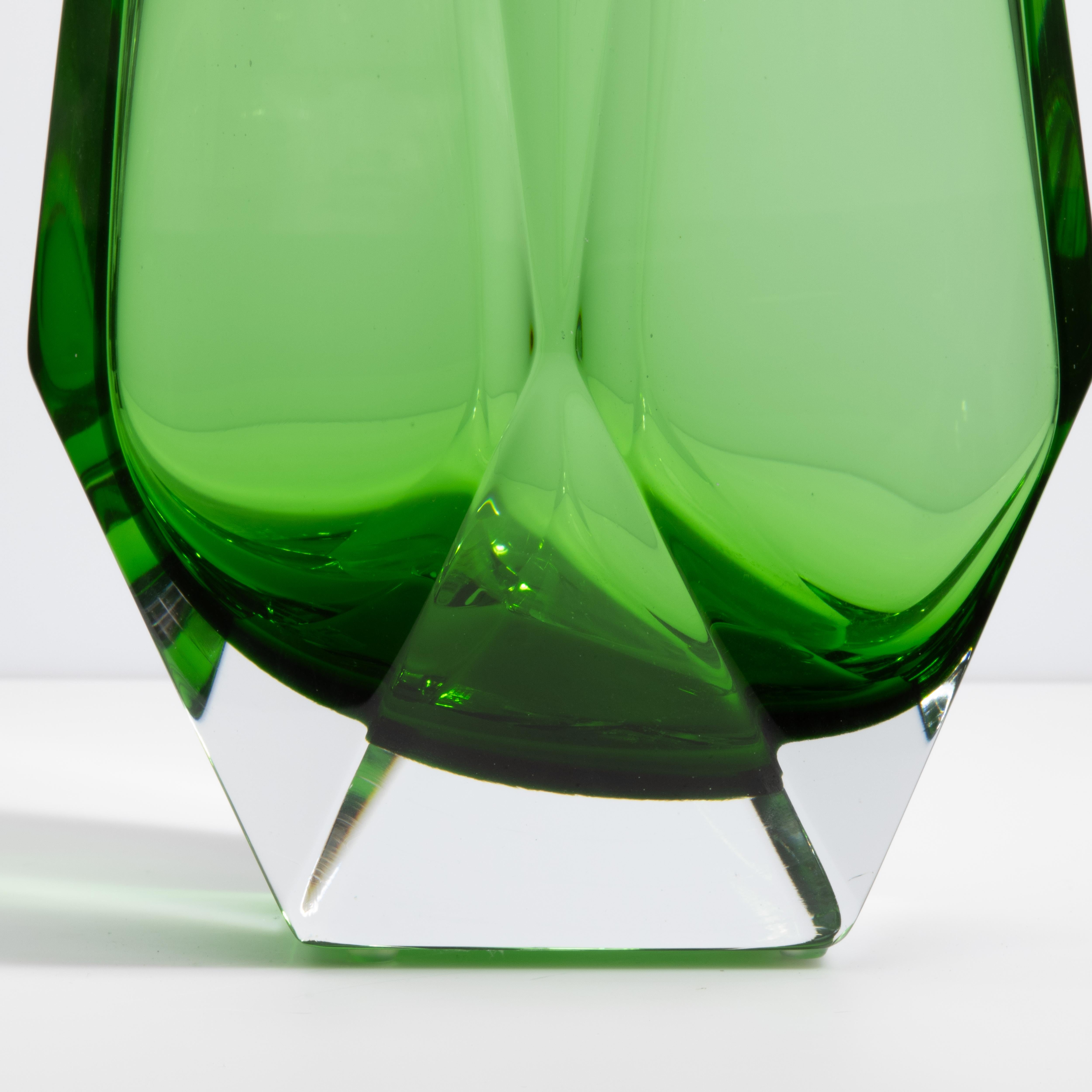 XXI secolo e contemporaneo Vaso di Murano soffiato a mano Goccia in verde alto in vendita