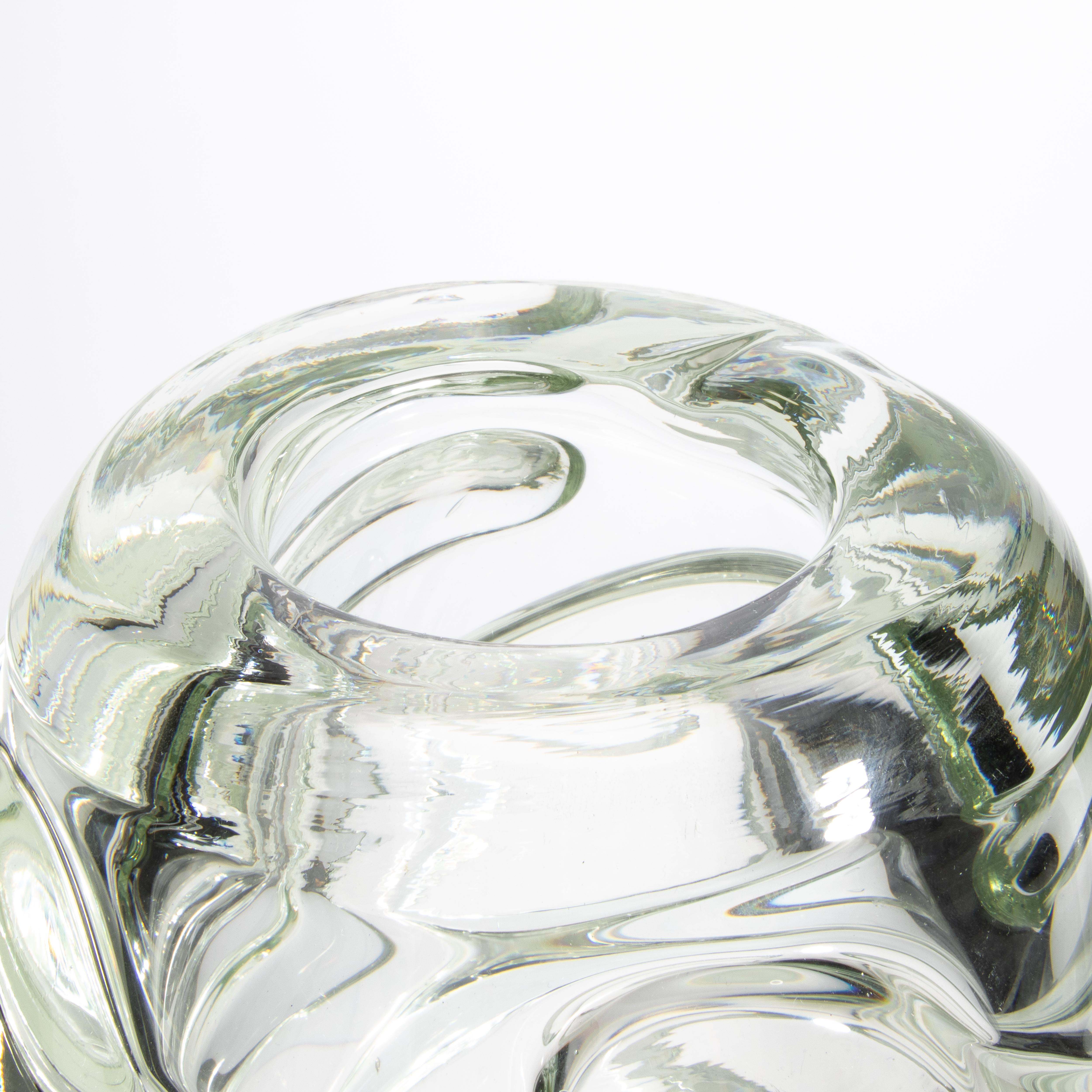XXI secolo e contemporaneo Vaso Gomitolo di Murano soffiato a mano, trasparente con un tocco di verde in vendita