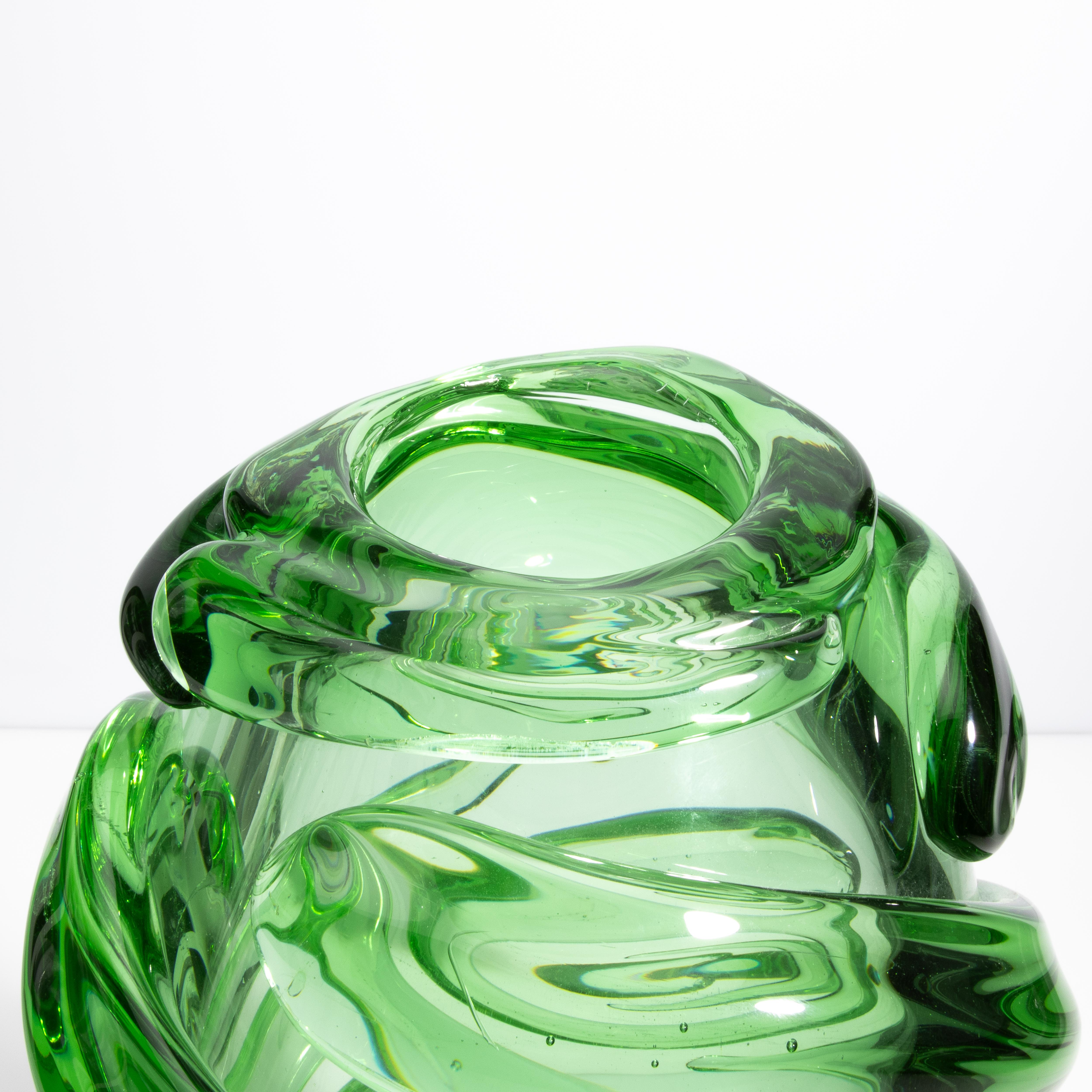 Fait main Grand vase Gomitolo de Murano soufflé à la main en vert tourmaline en vente