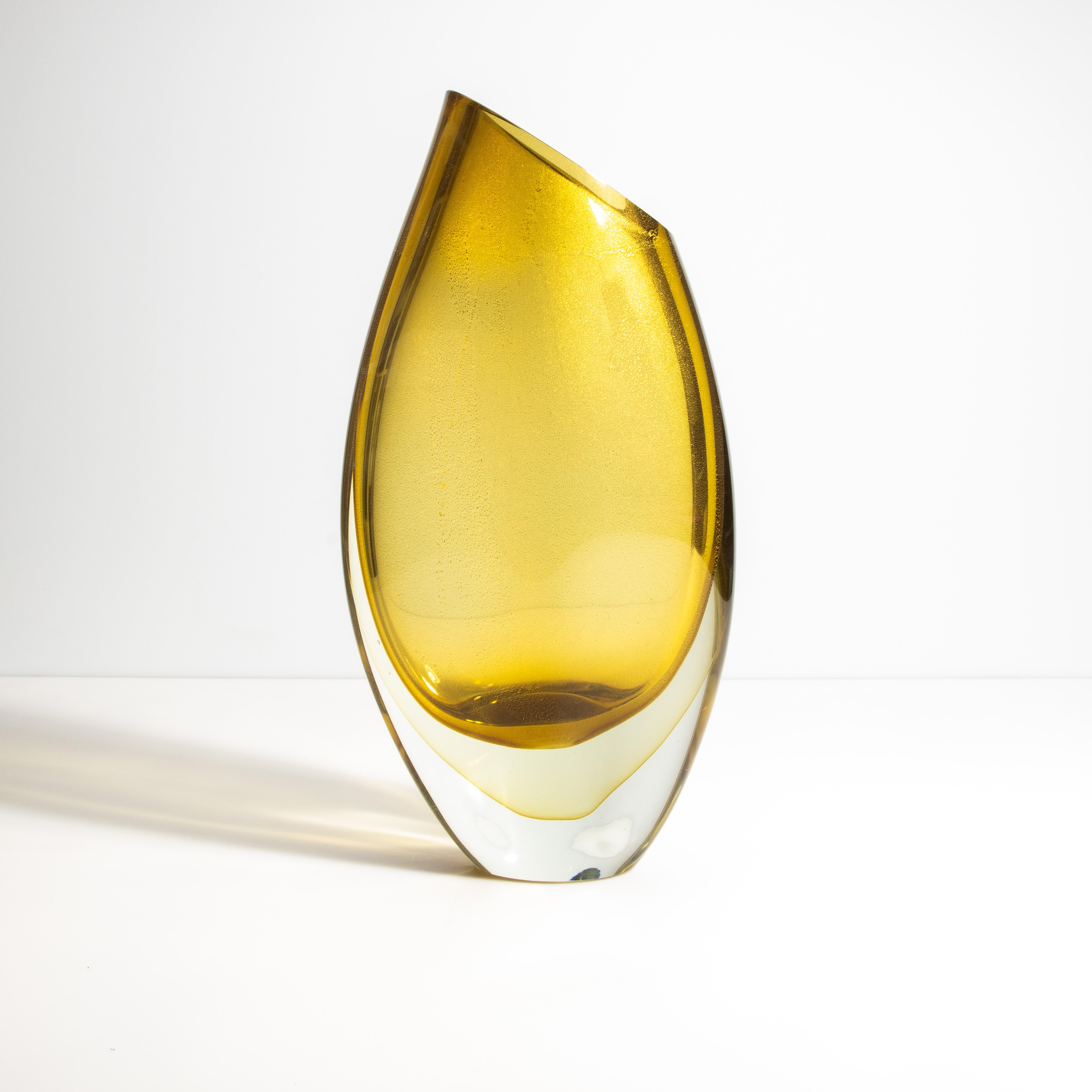 Vase aus mundgeblasenem Murano in Bernstein mit 24-karätigen Goldflecken Groß im Zustand „Neu“ im Angebot in West Hollywood, CA