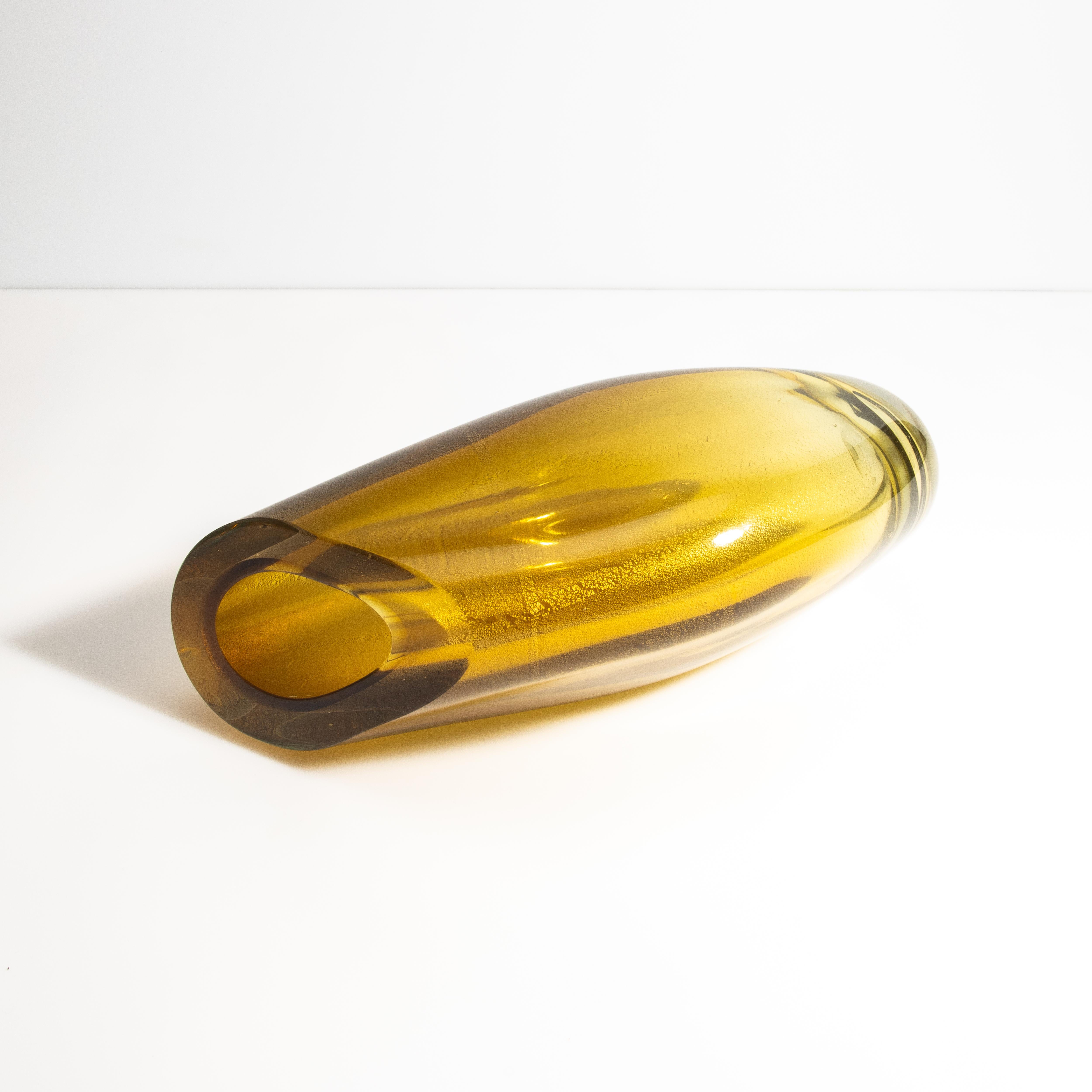 Vaso di Murano soffiato a mano in ambra con riflessi in oro 24 carati Medio in vendita 3