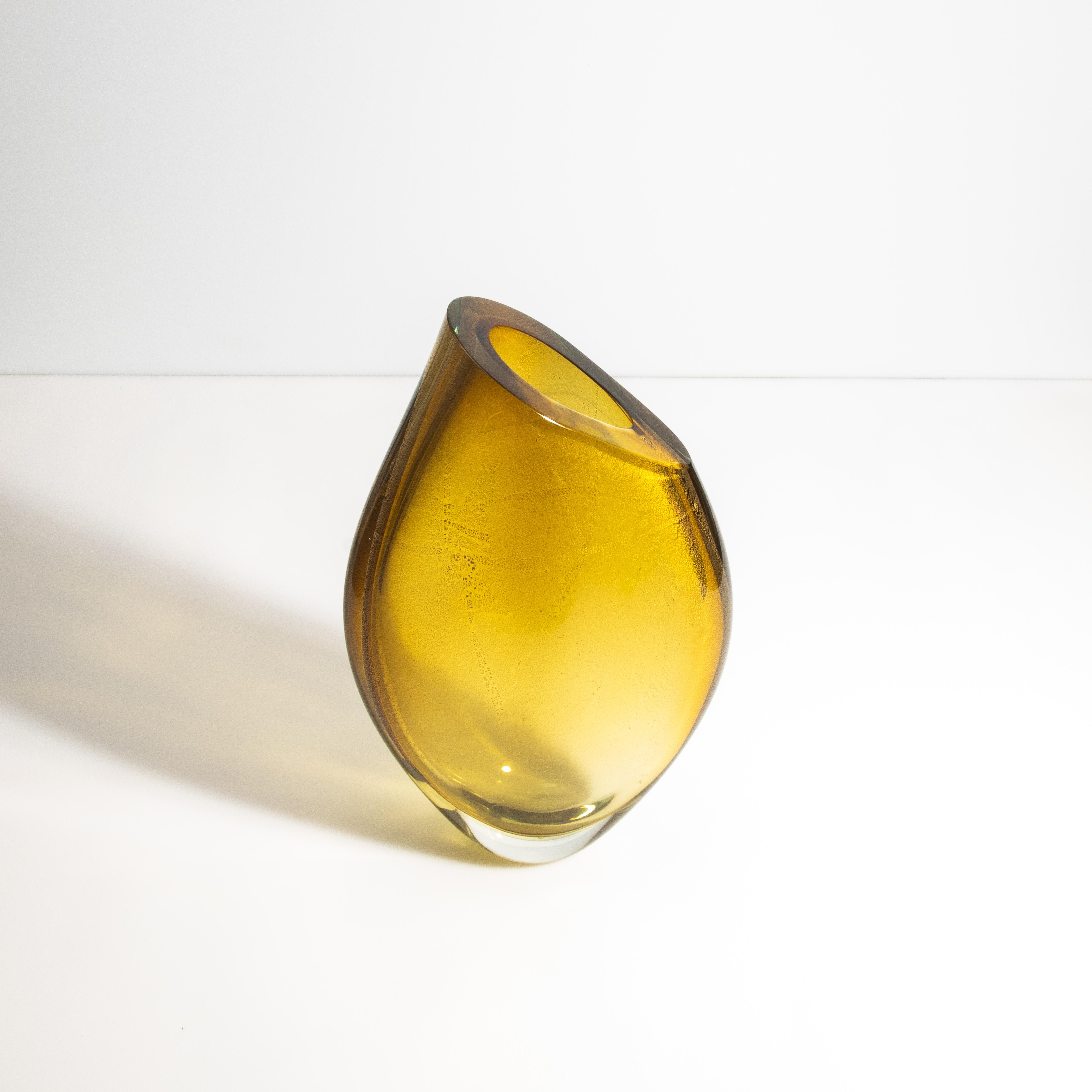 Vaso di Murano soffiato a mano in ambra con riflessi in oro 24 carati Medio In condizioni Nuovo in vendita a West Hollywood, CA