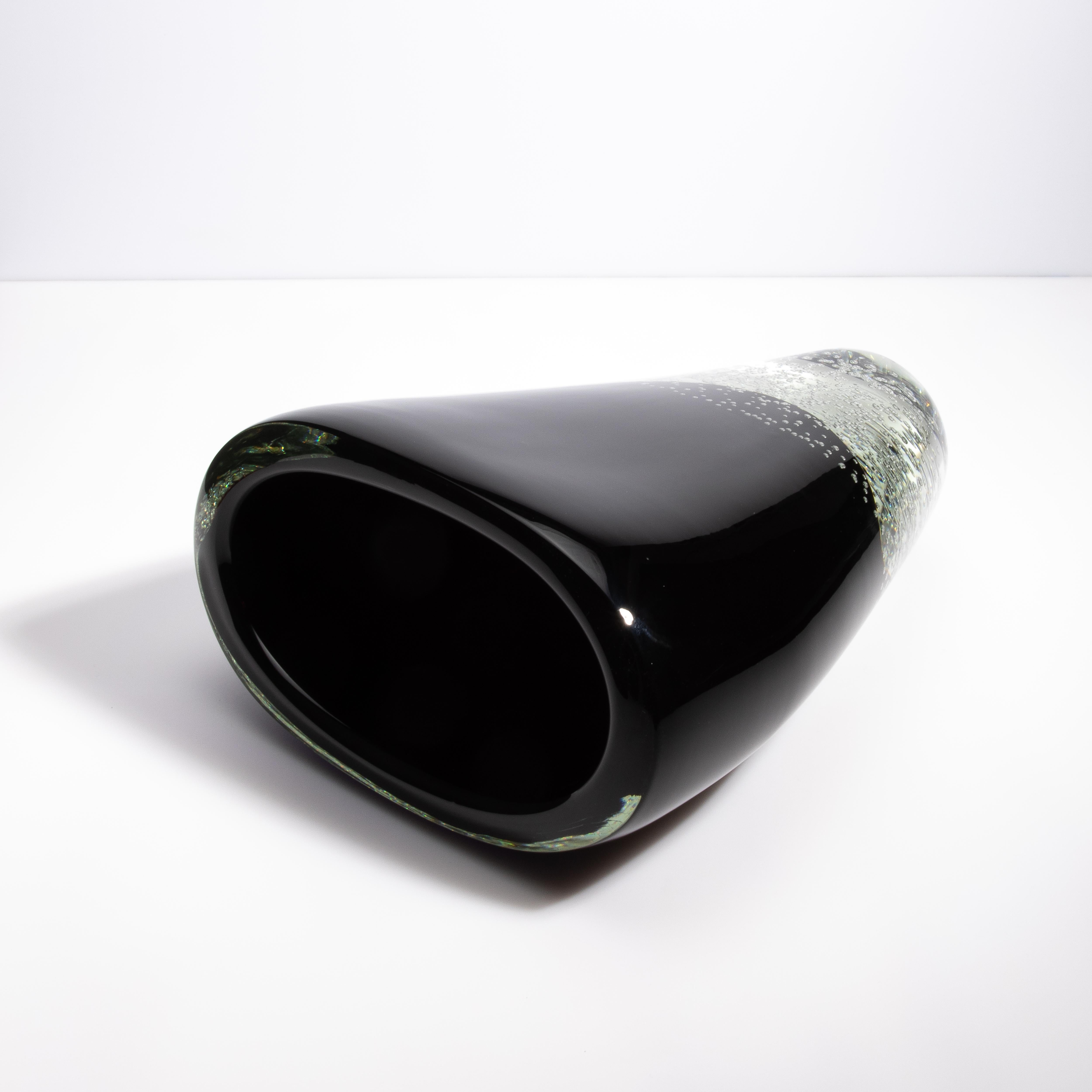 Vaso di Murano soffiato a mano in onice nero e trasparente con bolle d'aria in vendita 2