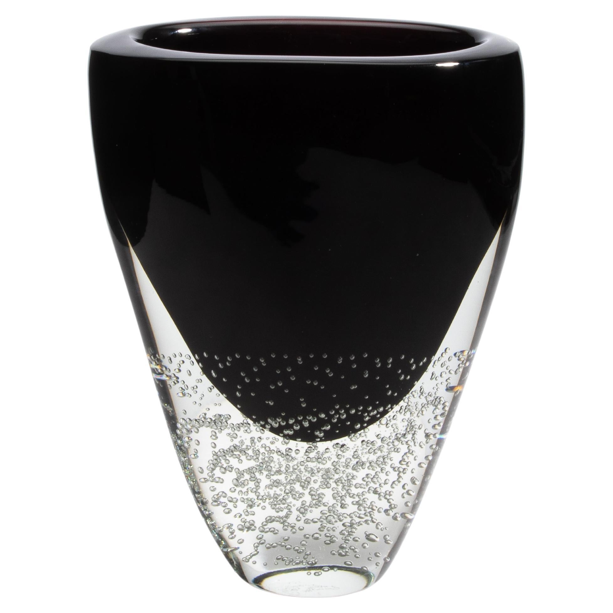 Vaso di Murano soffiato a mano in onice nero e trasparente con bolle d'aria