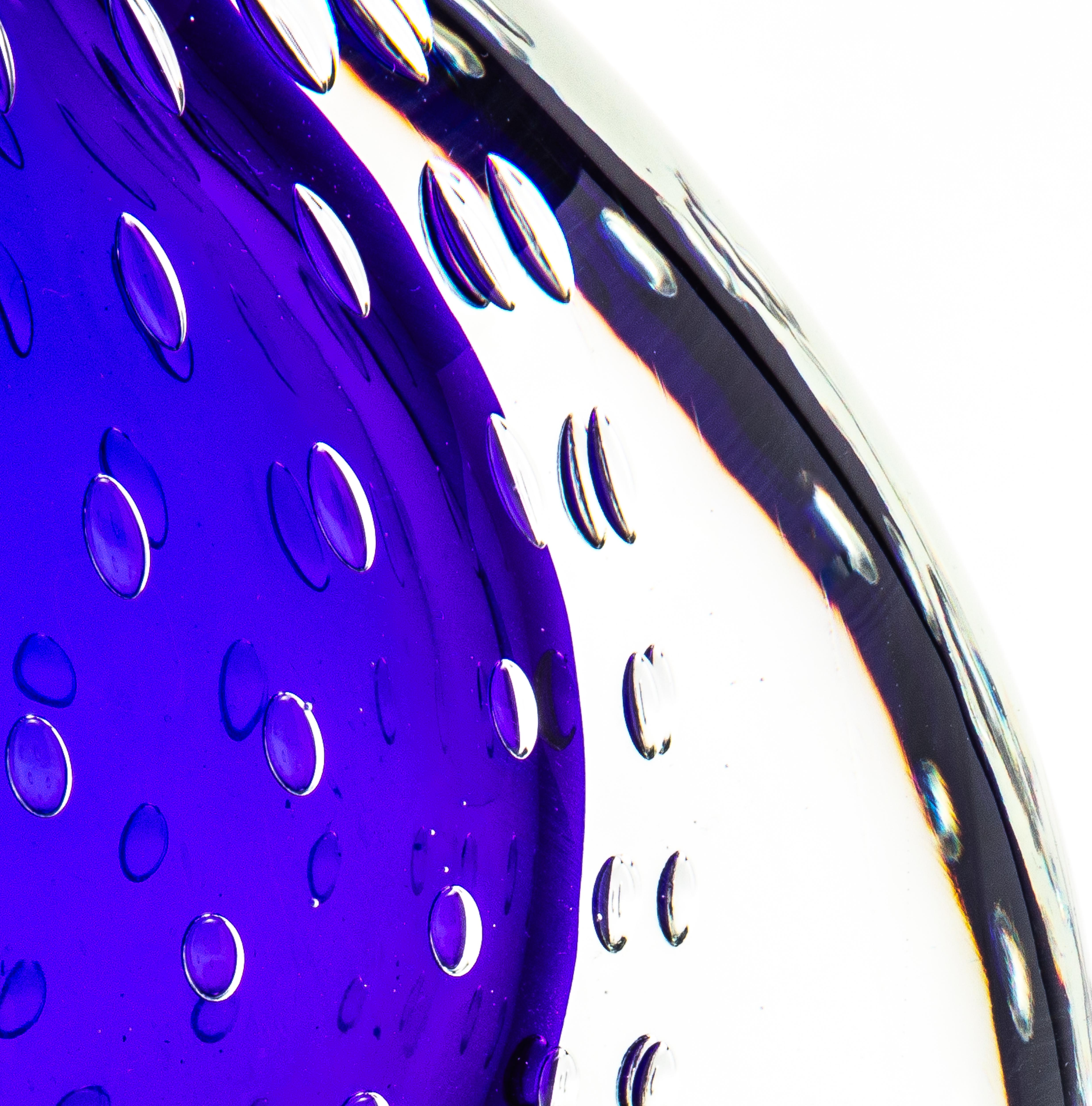 Vaso di Murano soffiato a mano in blu cobalto con bolle d'aria in vendita 1