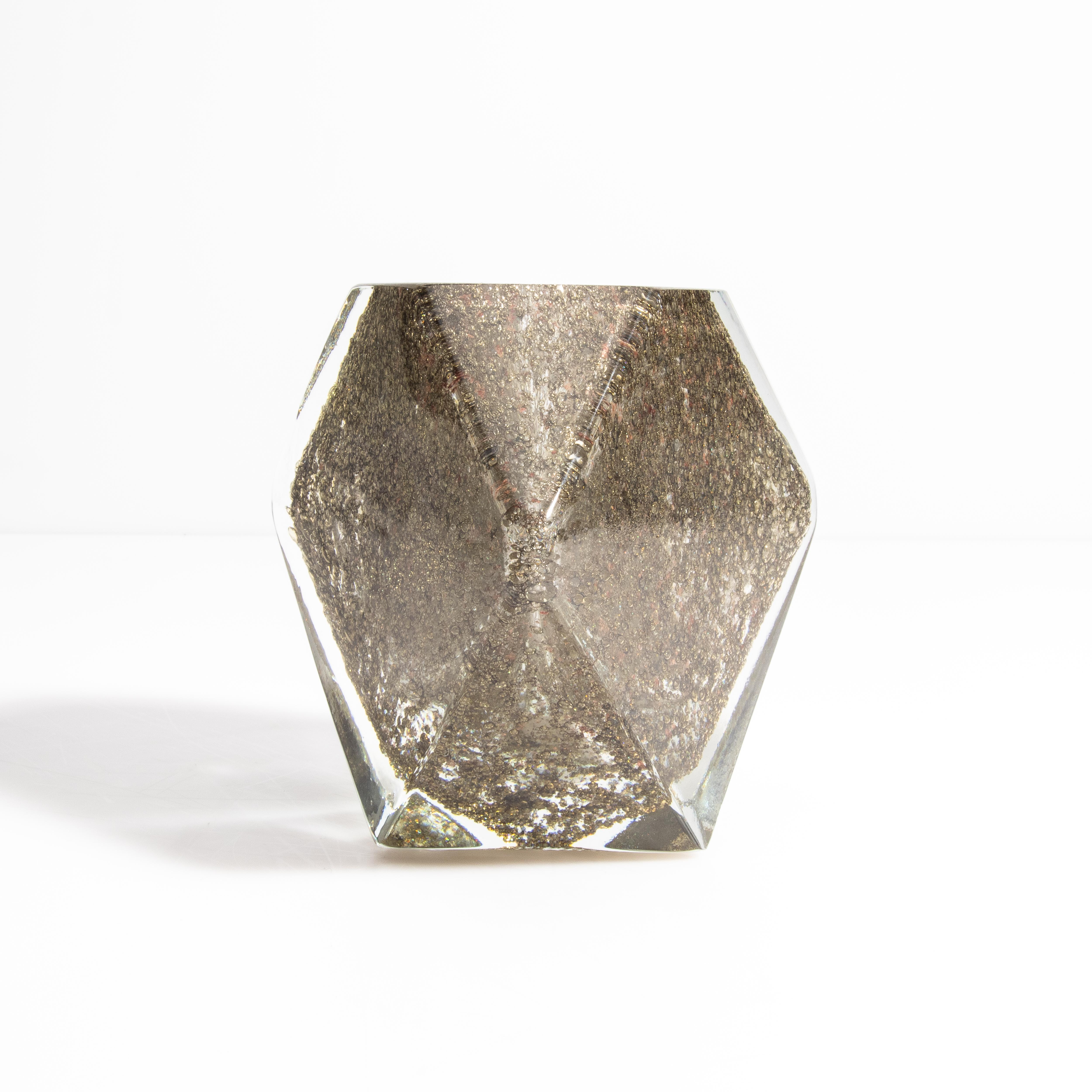 XXI secolo e contemporaneo Vaso di Murano soffiato a mano in ottone dorato in vendita