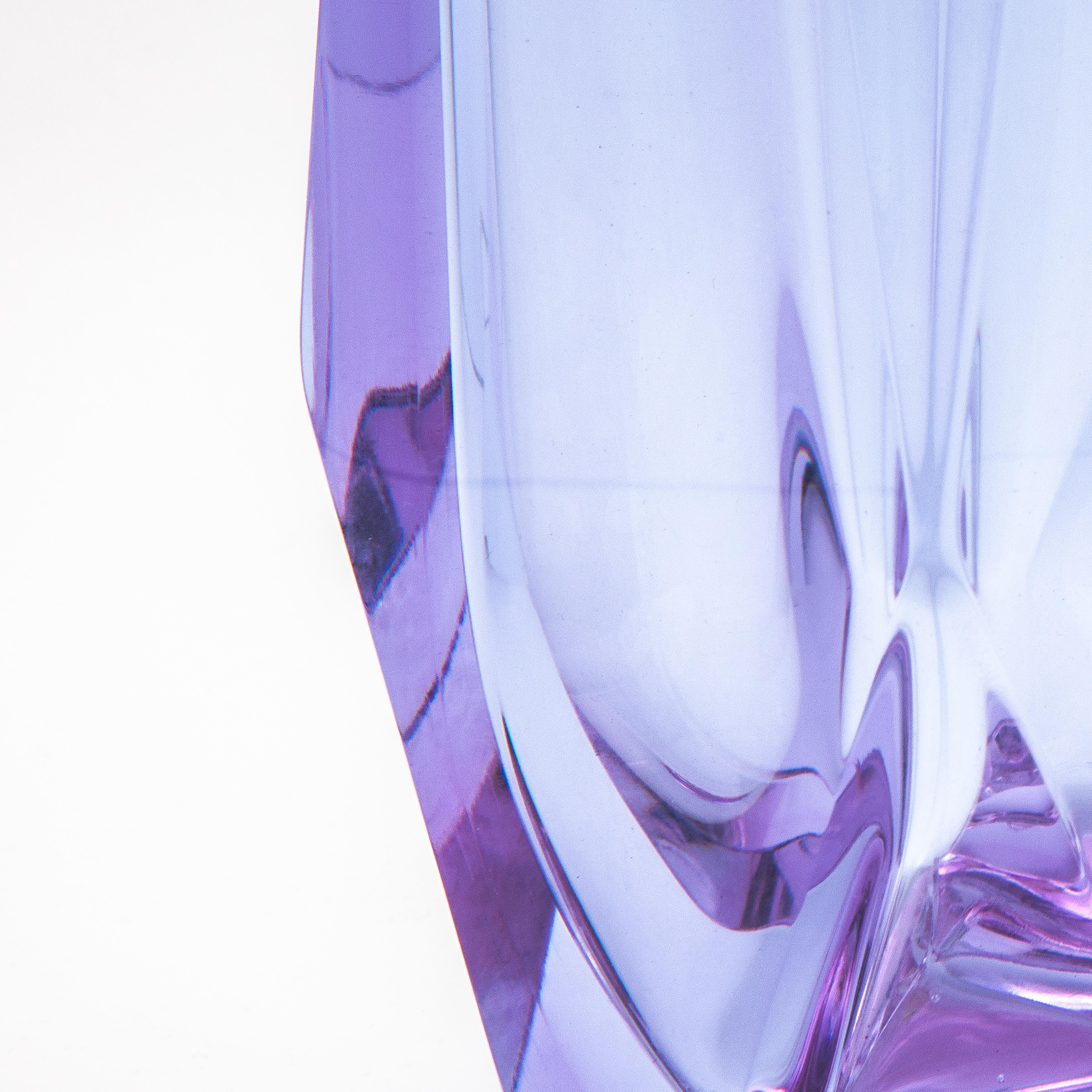 Fatto a mano Vaso di Murano soffiato a mano in Lavanda in vendita