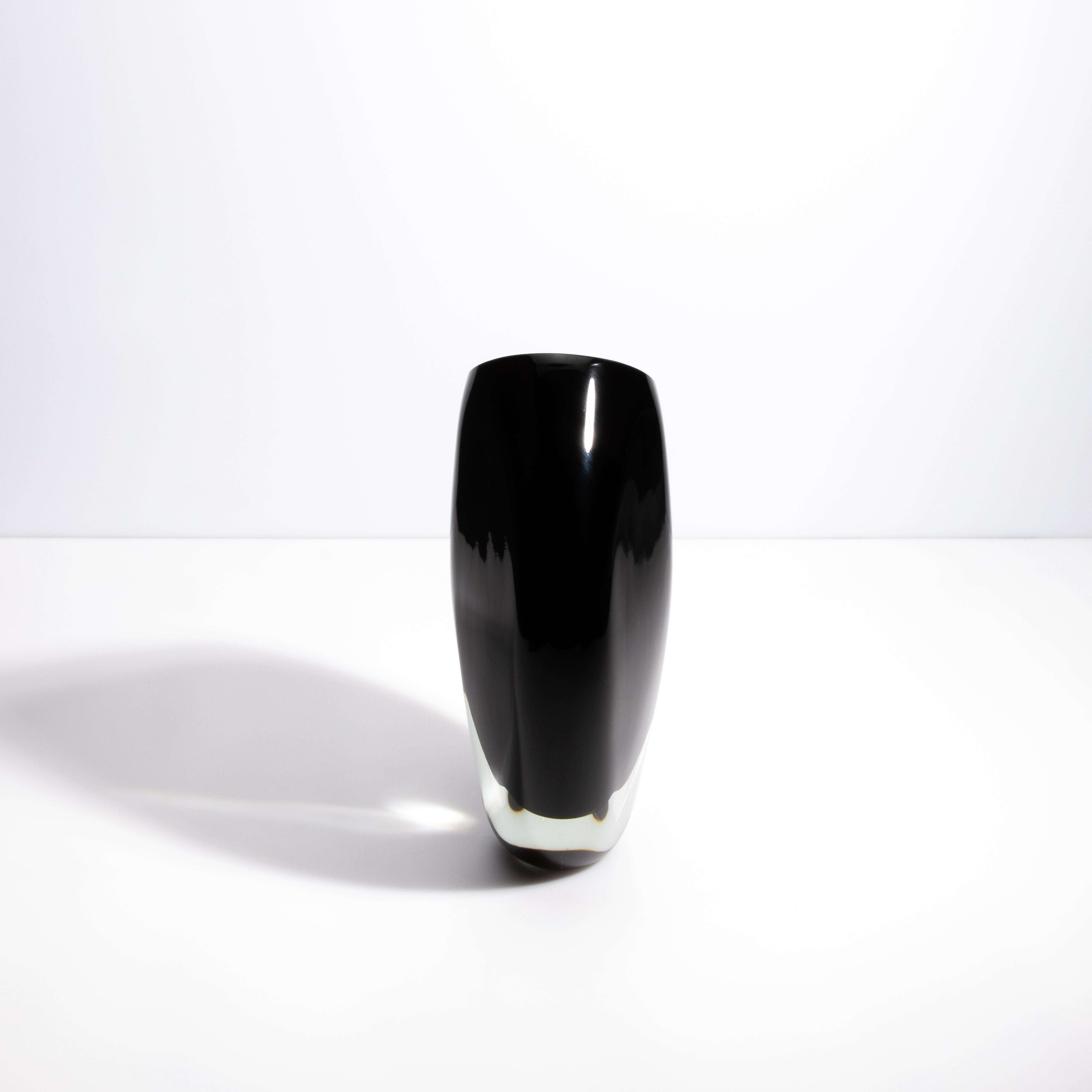 Moderno Vaso di Murano soffiato a mano in Onice Nero Piccolo in vendita
