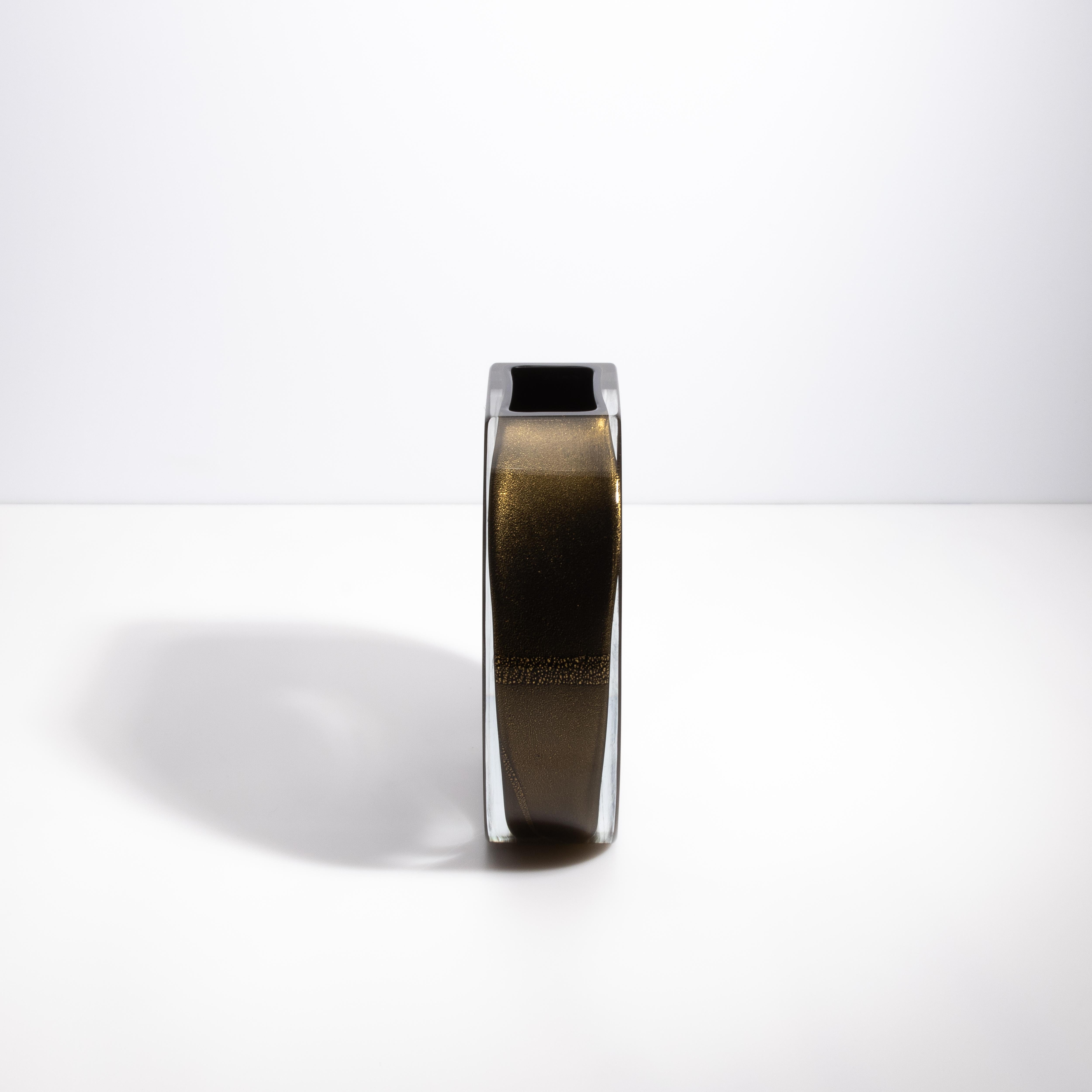 Moderno Vaso di Murano soffiato a mano in nero onice con macchie d'oro 24 carati in vendita