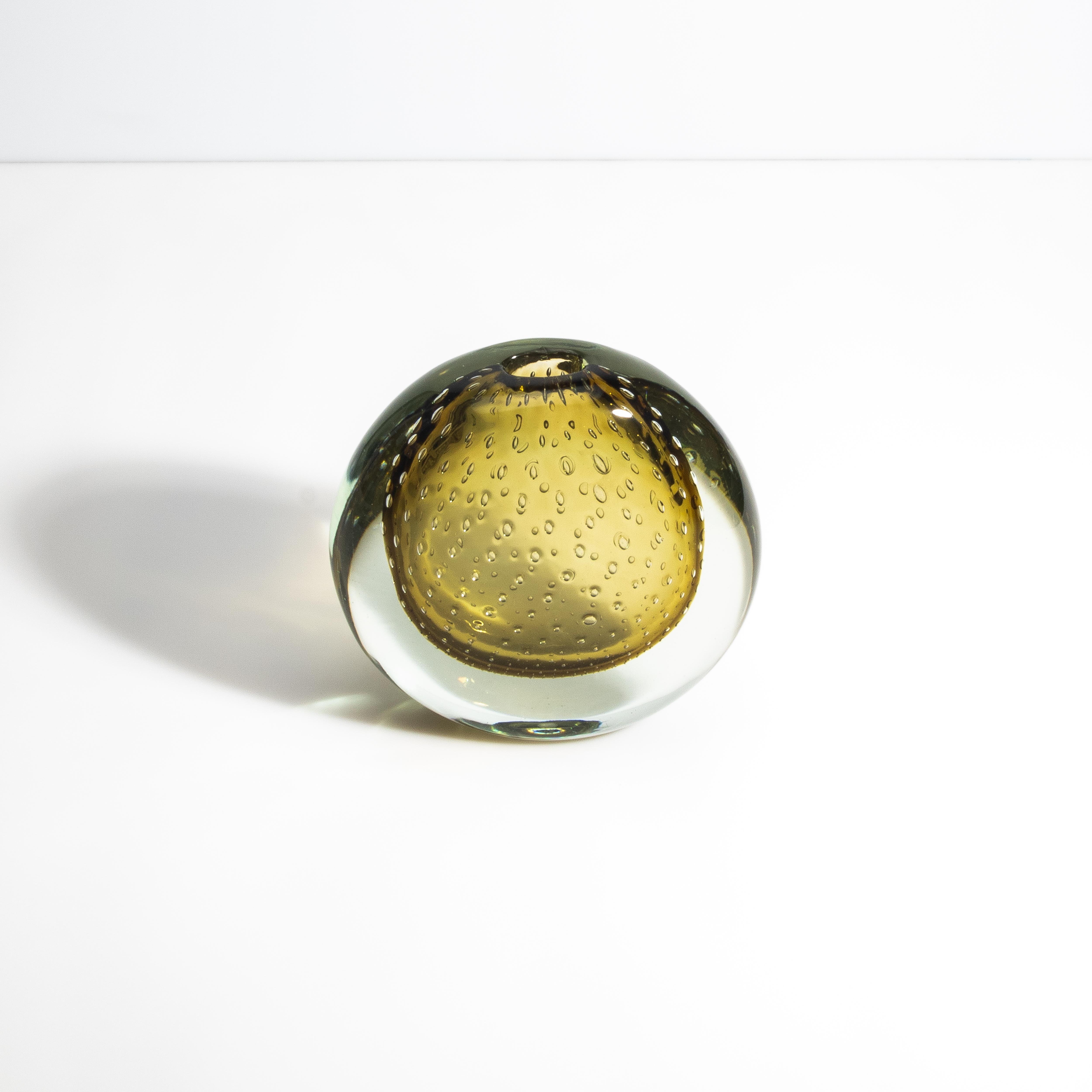 Vaso di Murano soffiato a mano in oro fumé con bolle d'aria in vendita 4