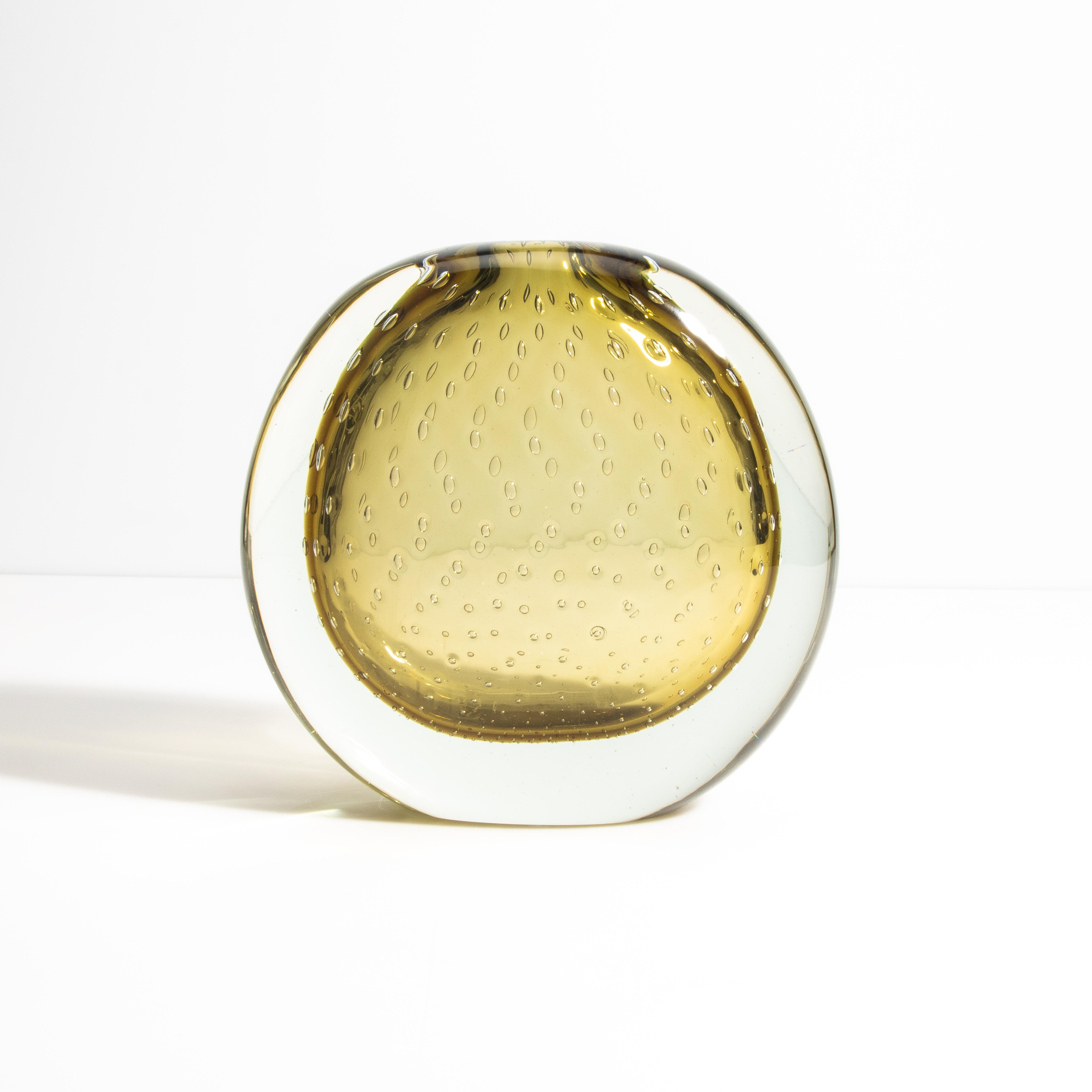 XXI secolo e contemporaneo Vaso di Murano soffiato a mano in oro fumé con bolle d'aria in vendita