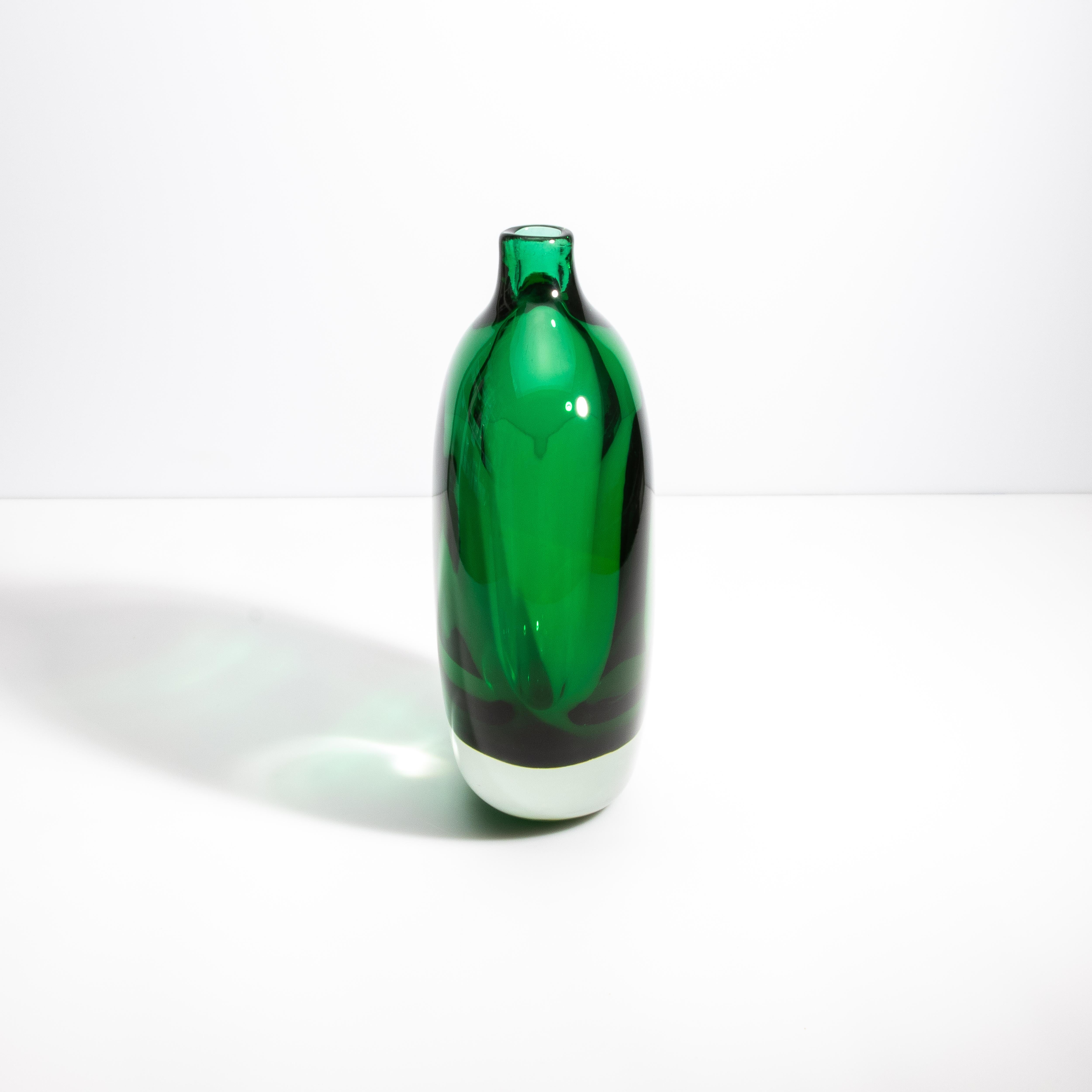 Moderno Vaso di Murano soffiato a mano Sommerso in Greene & Greene in vendita