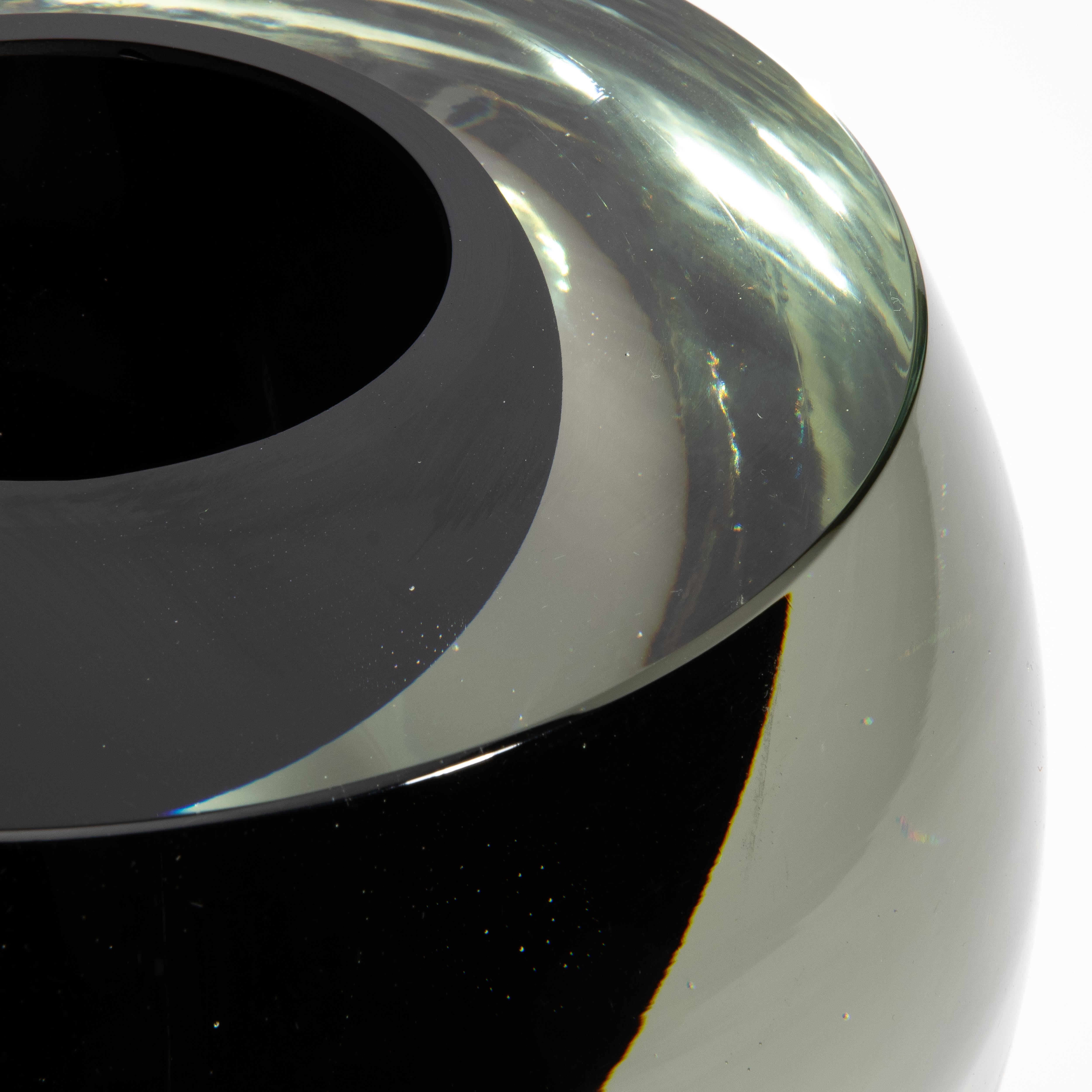 Vaso a sfera di Murano soffiato a mano, trasparente e nero onice, di grandi dimensioni In condizioni Nuovo in vendita a West Hollywood, CA