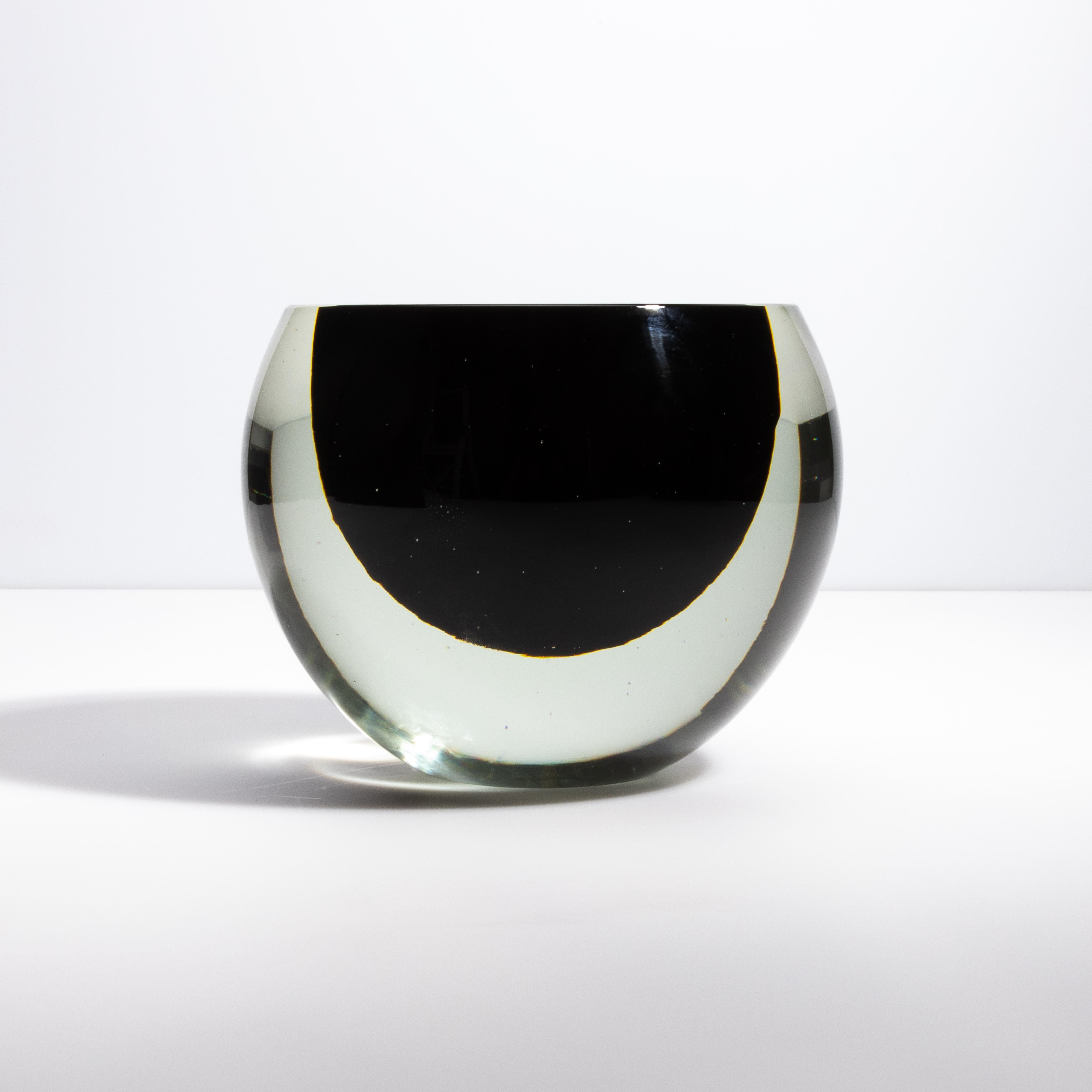 Vaso a sfera di Murano soffiato a mano, trasparente e nero onice, di grandi dimensioni in vendita 1