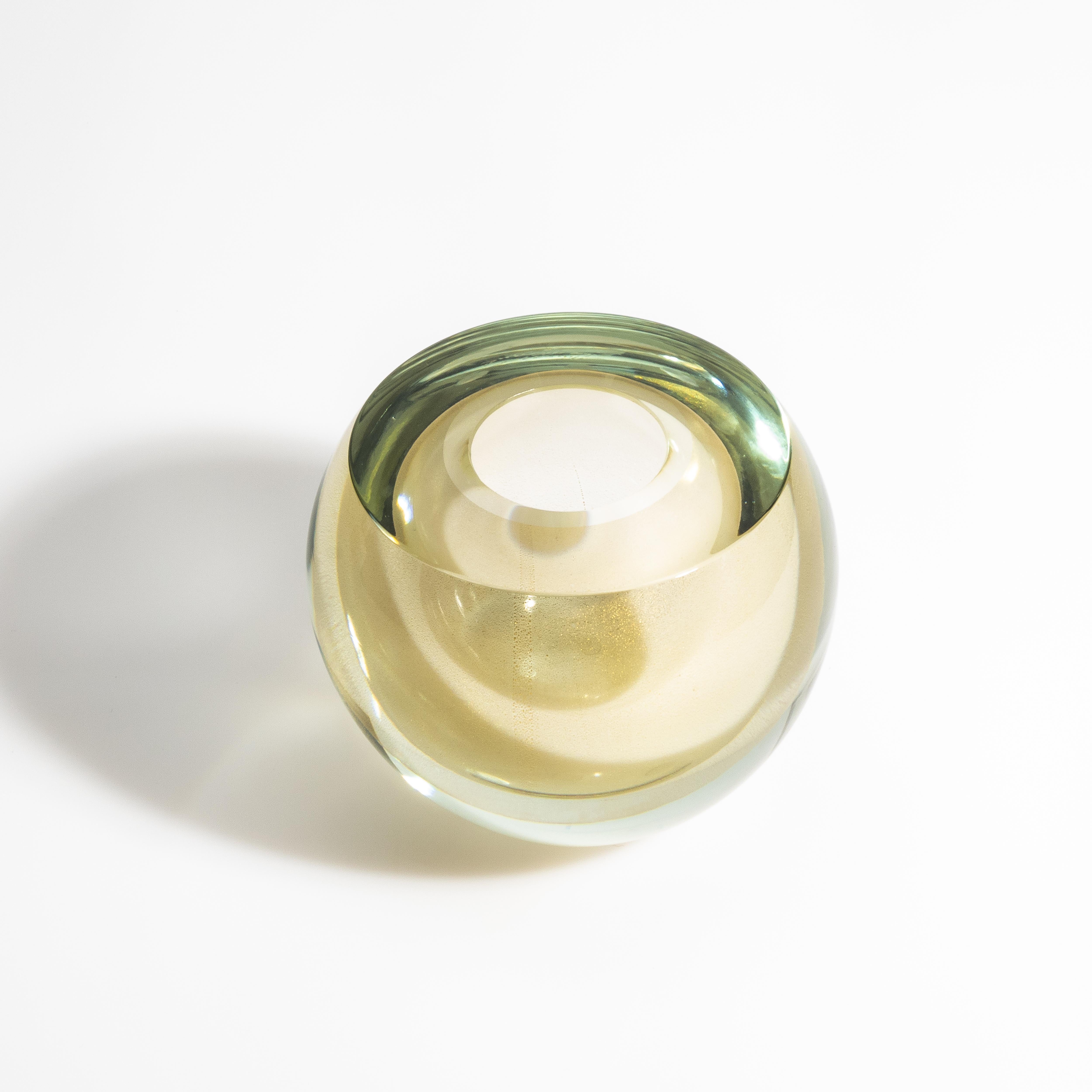 Moderno Hand Blown Murano Vase Sphere in Gold Small in vendita