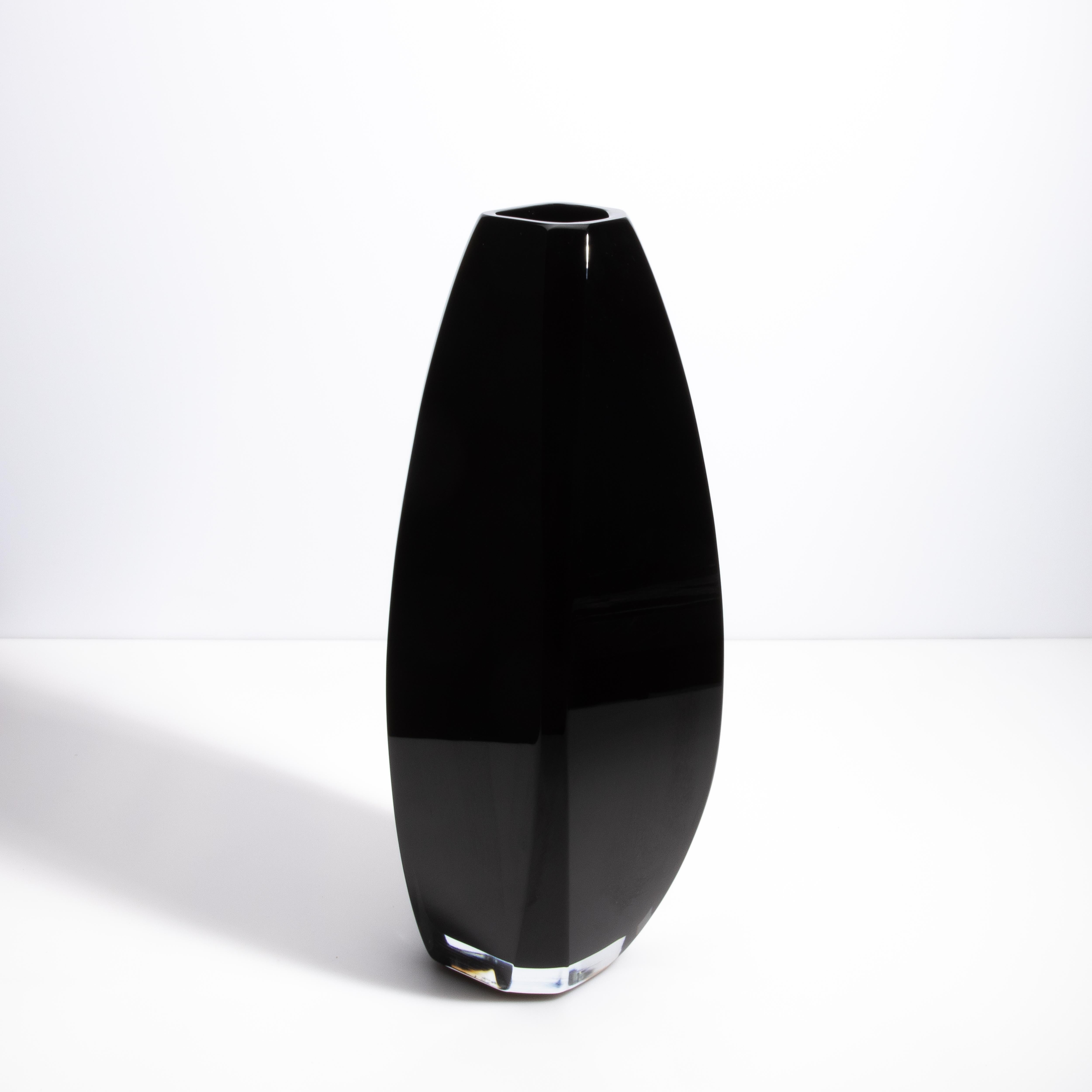 Italiano Vaso di Murano soffiato a mano Vela in Onice Nero Alto in vendita
