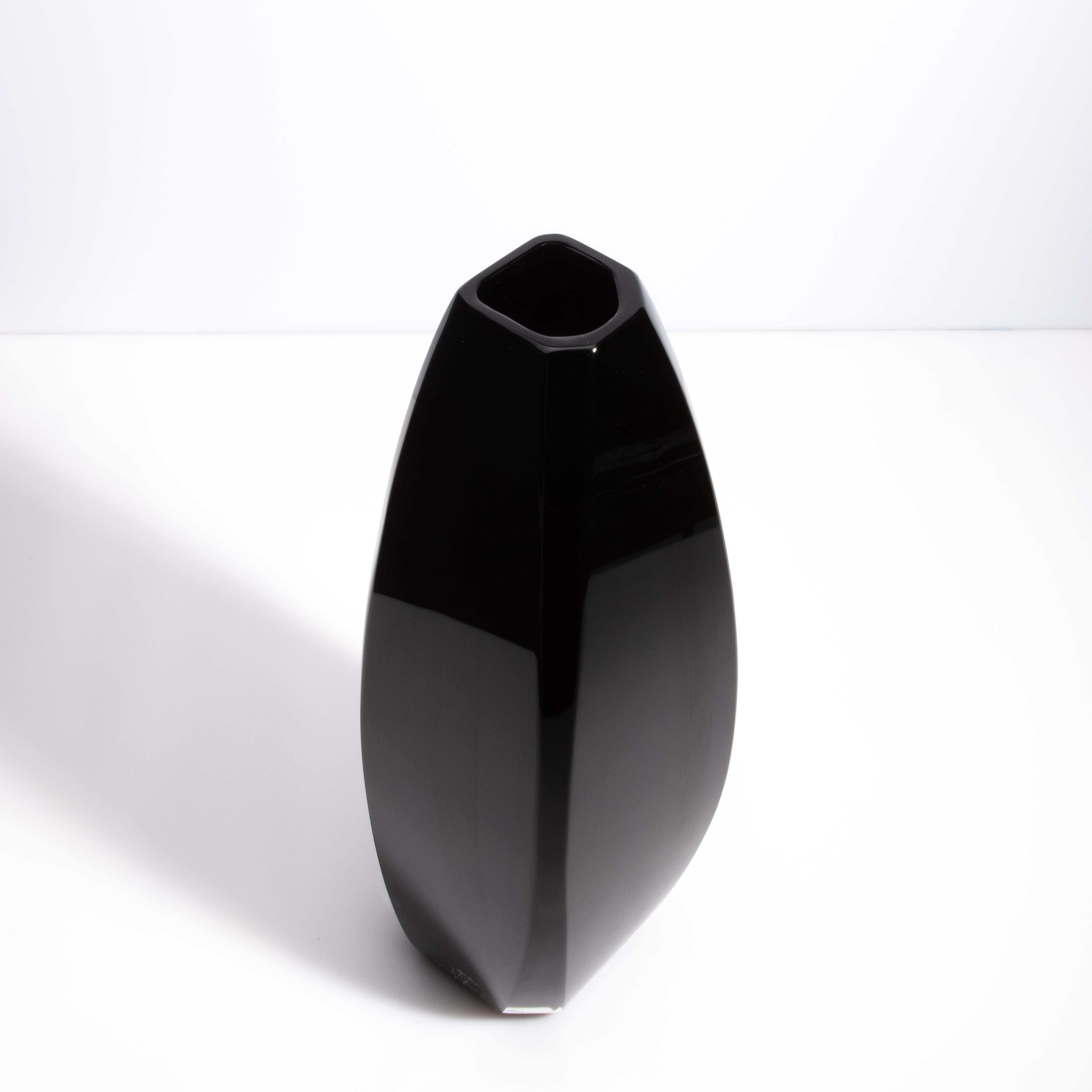 Fatto a mano Vaso di Murano soffiato a mano Vela in Onice Nero Alto in vendita